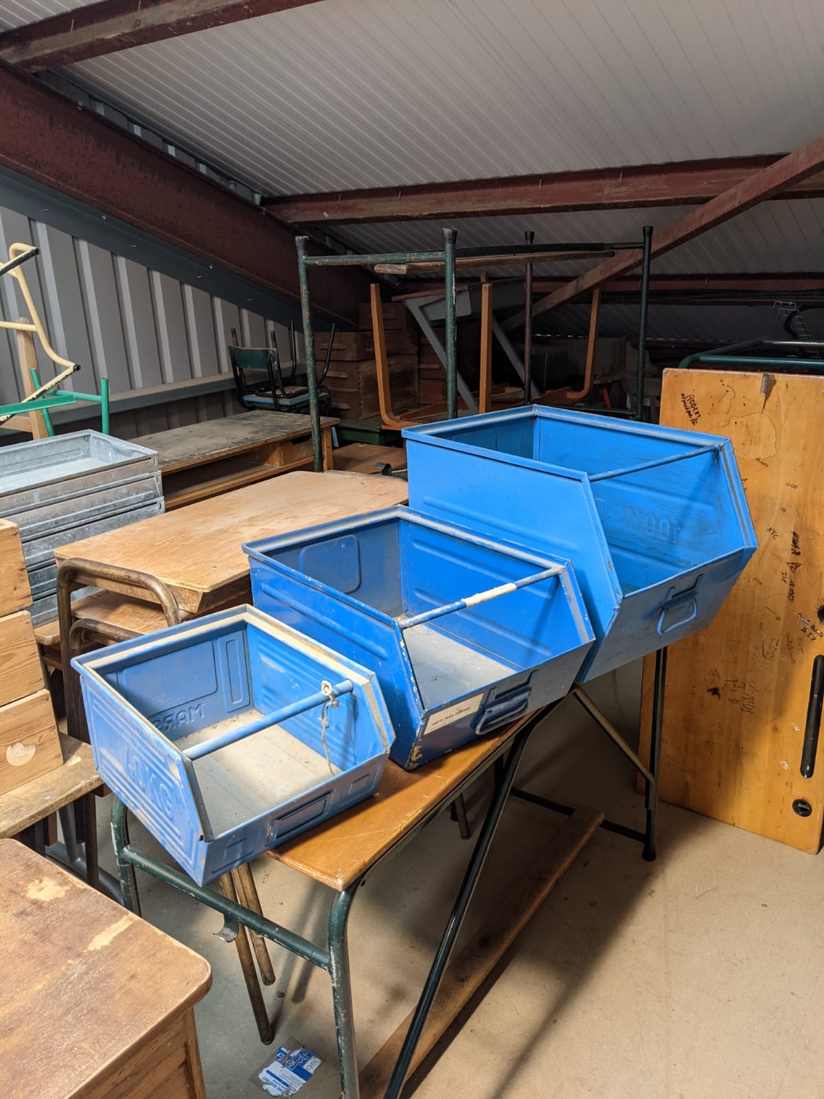 metal-blue-crate