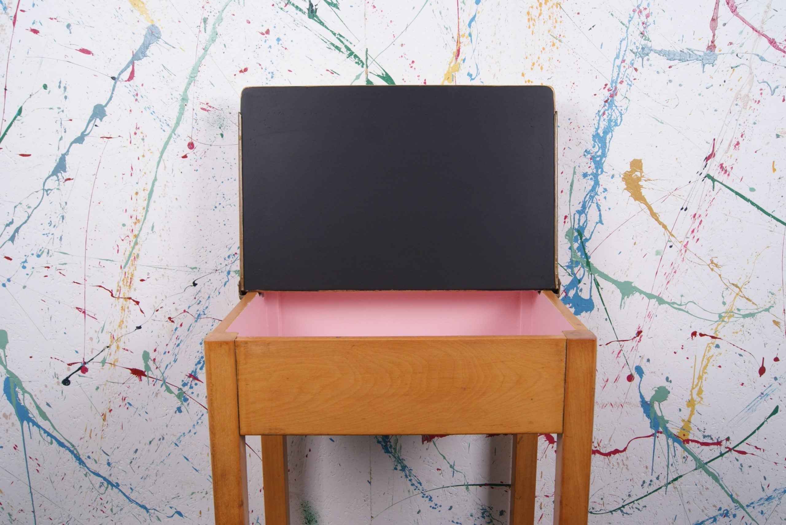 nancys-blushes-single-school-desk-4