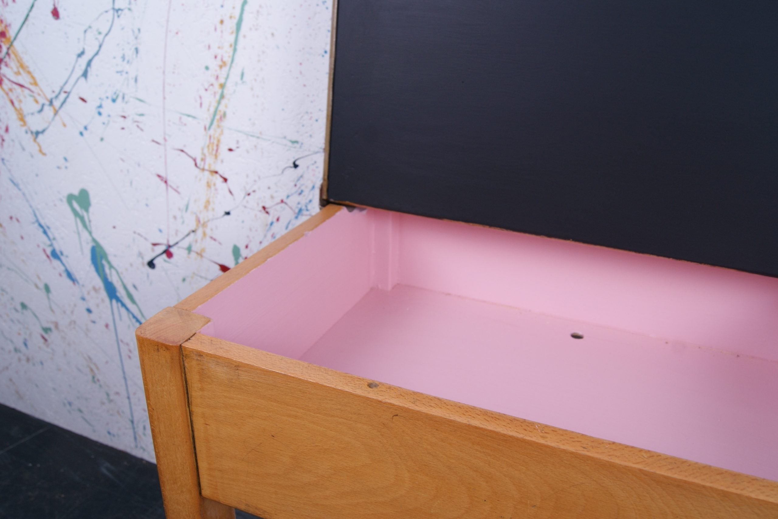 nancys-blushes-single-school-desk-4