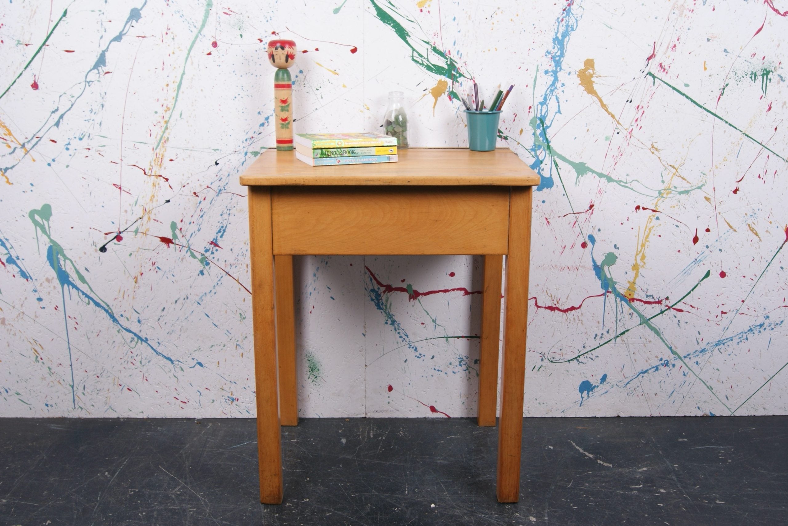 nancys-blushes-single-school-desk-6