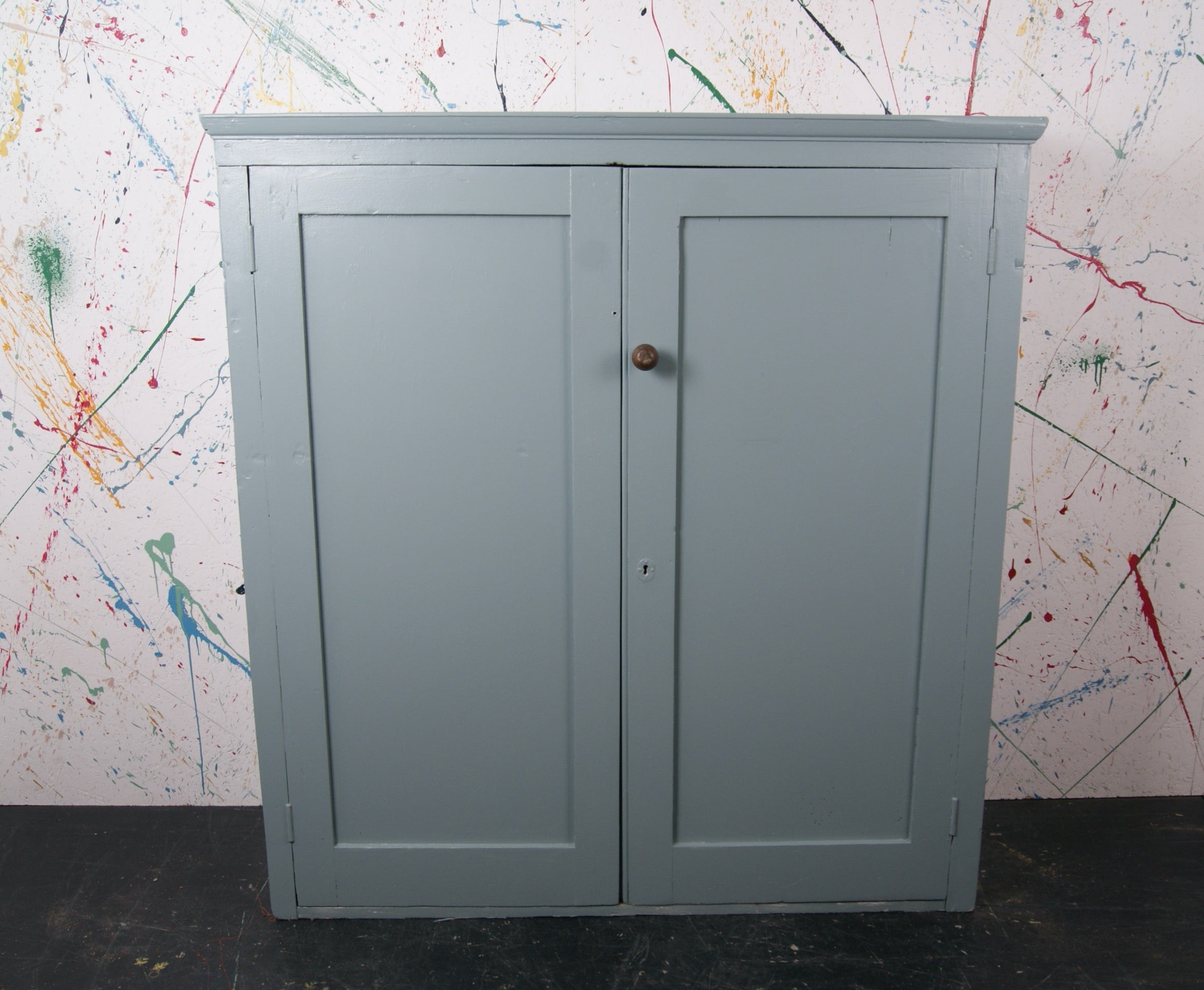 oval-room-blue-cupboard-1