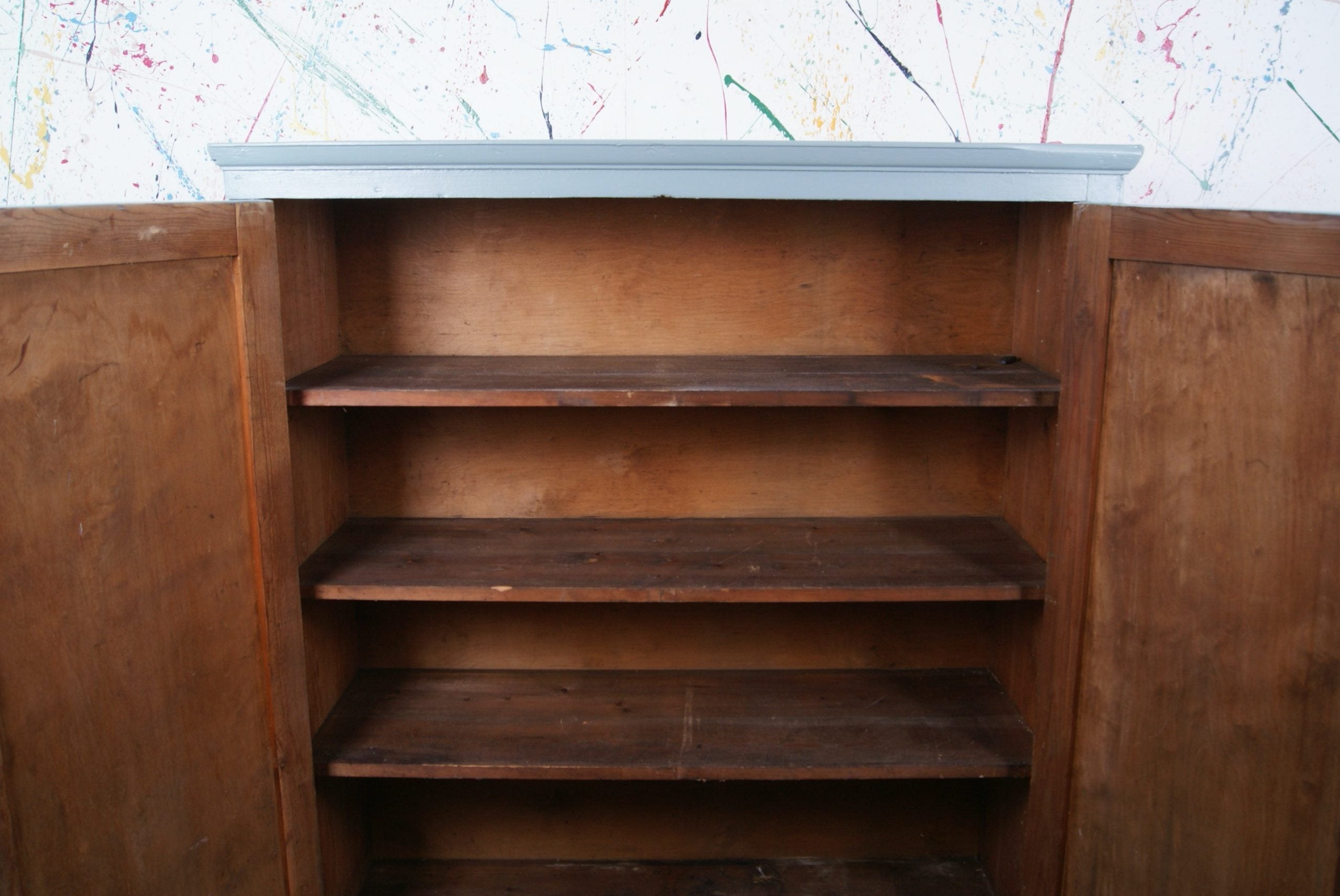 oval-room-blue-cupboard-4