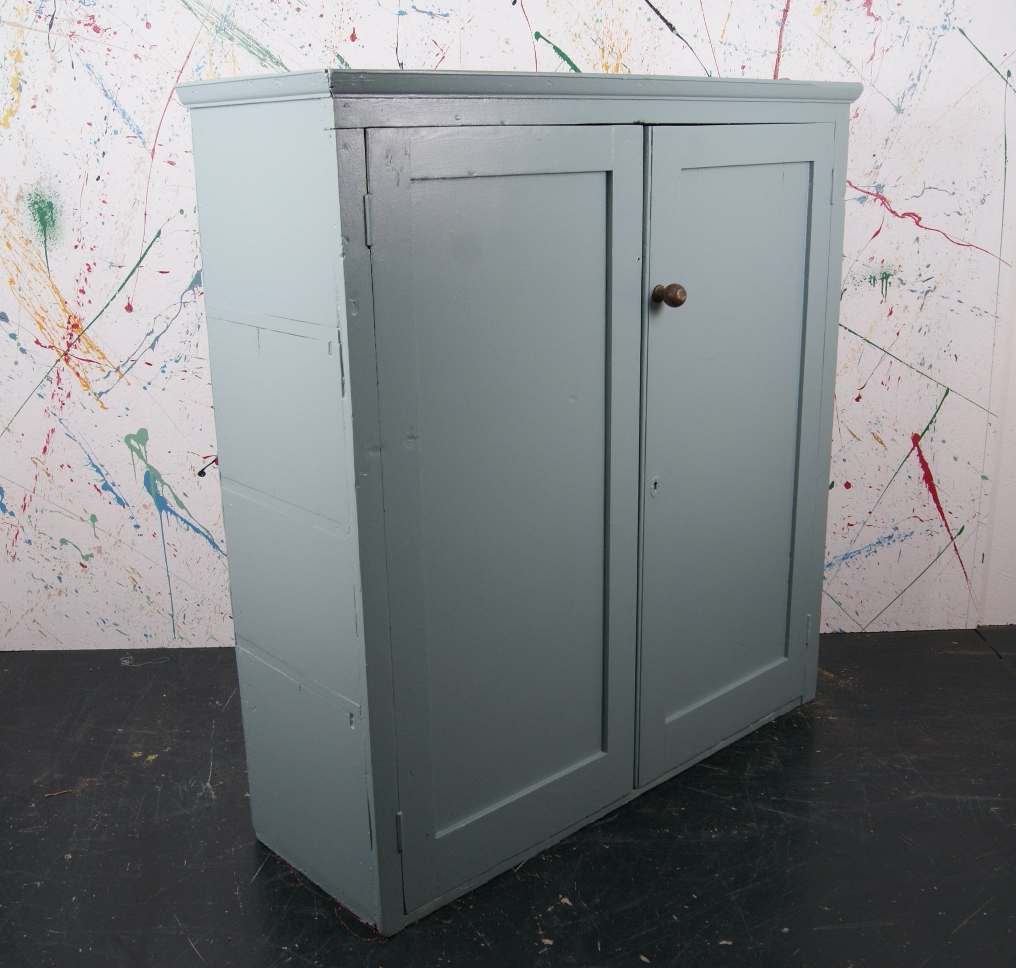 oval-room-blue-cupboard-5