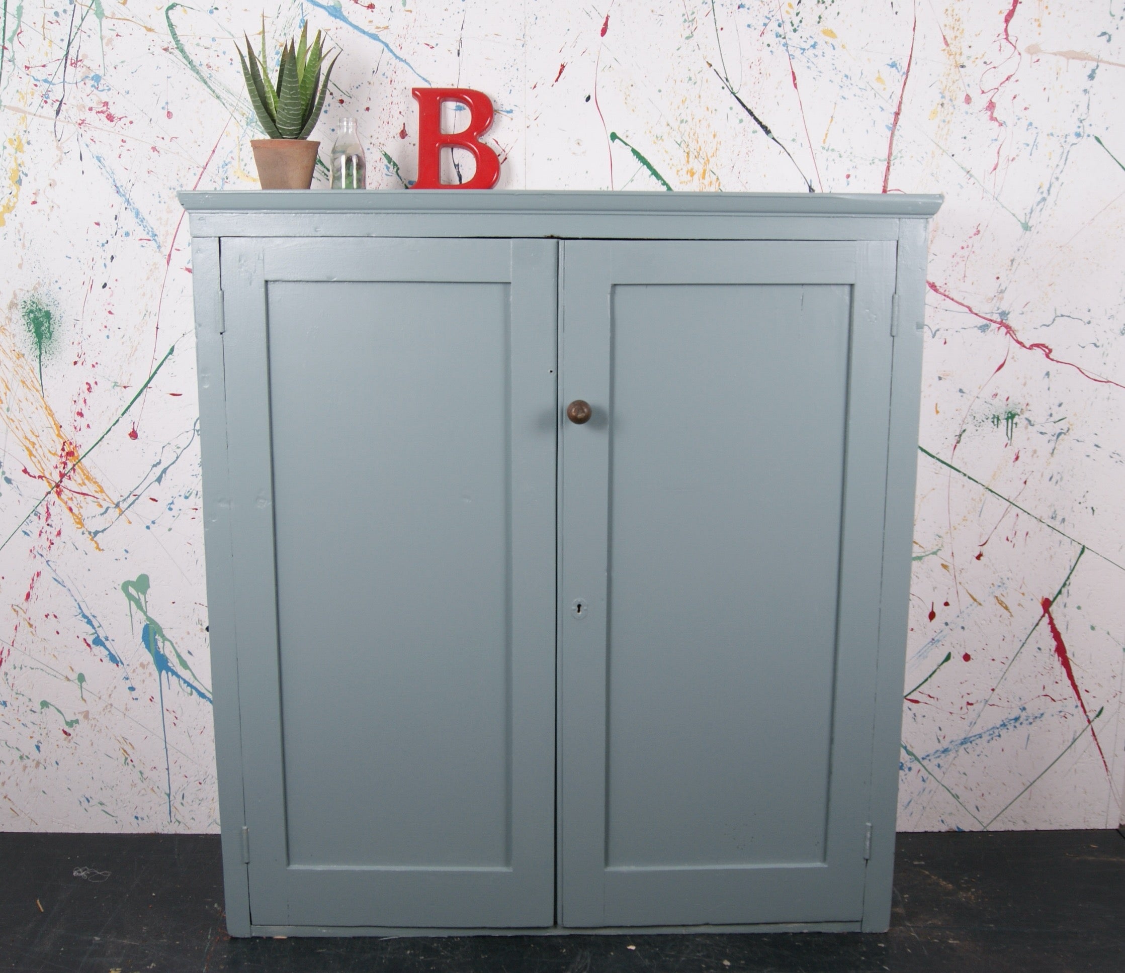 oval-room-blue-cupboard-7