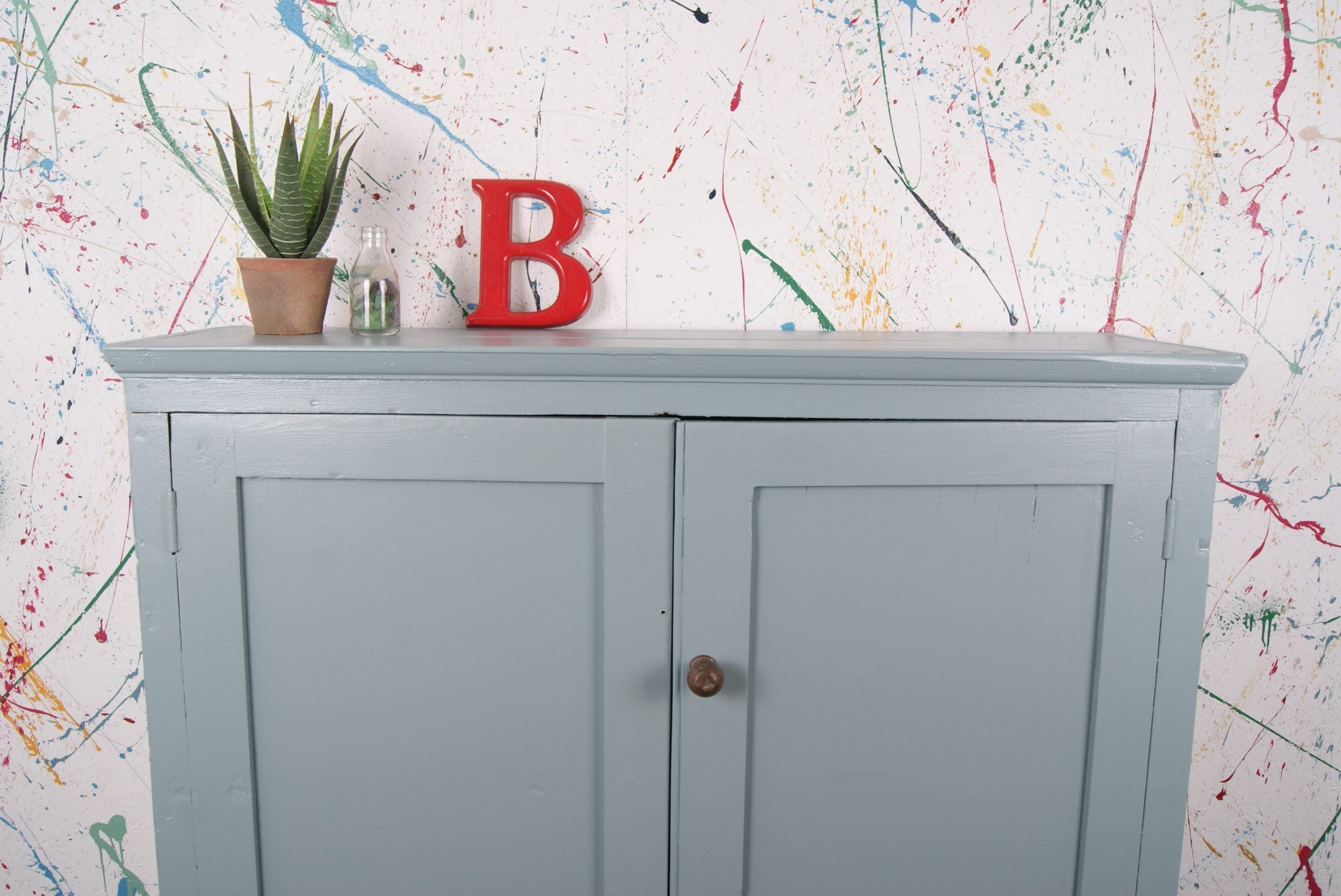 oval-room-blue-cupboard-8
