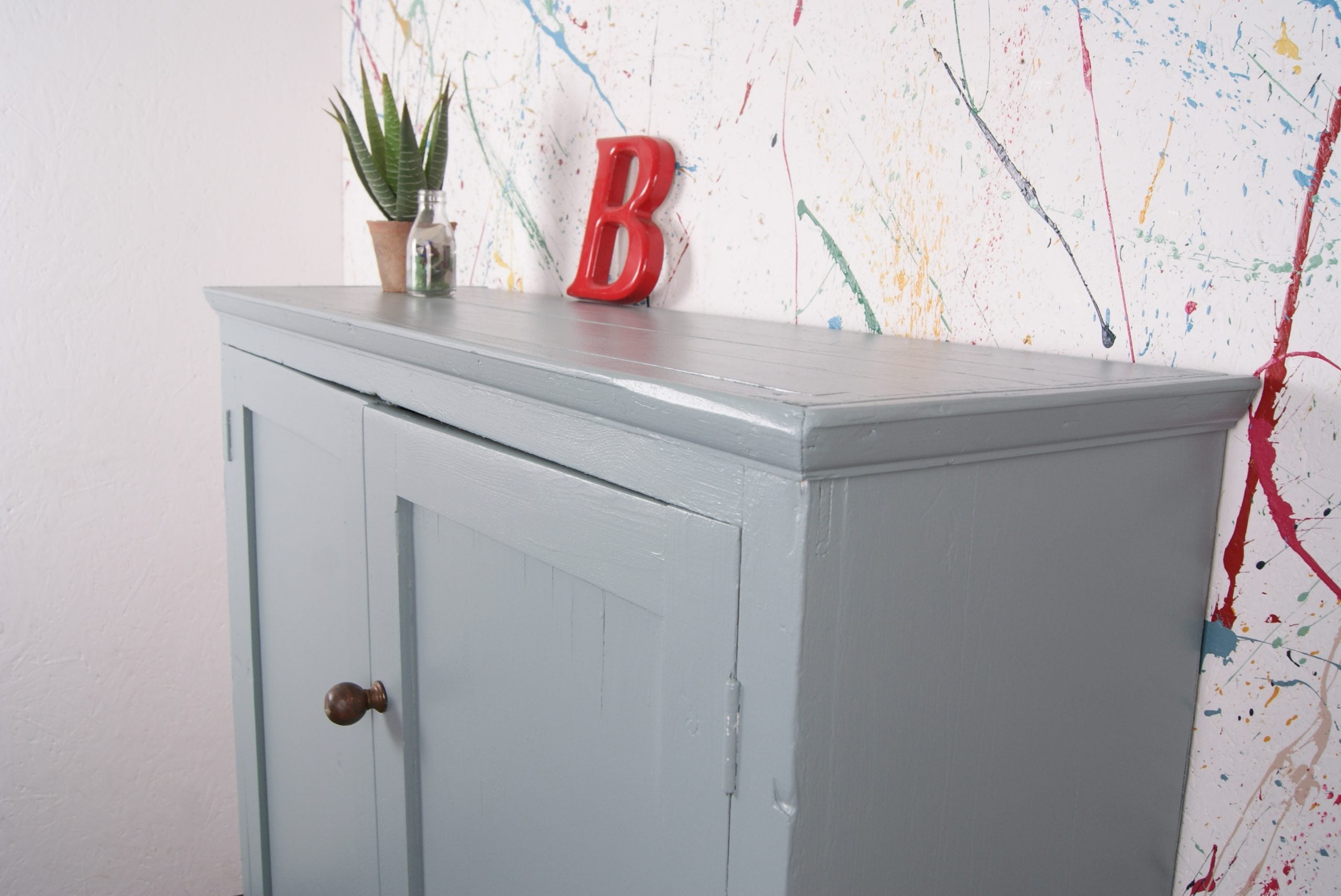 oval-room-blue-cupboard-9