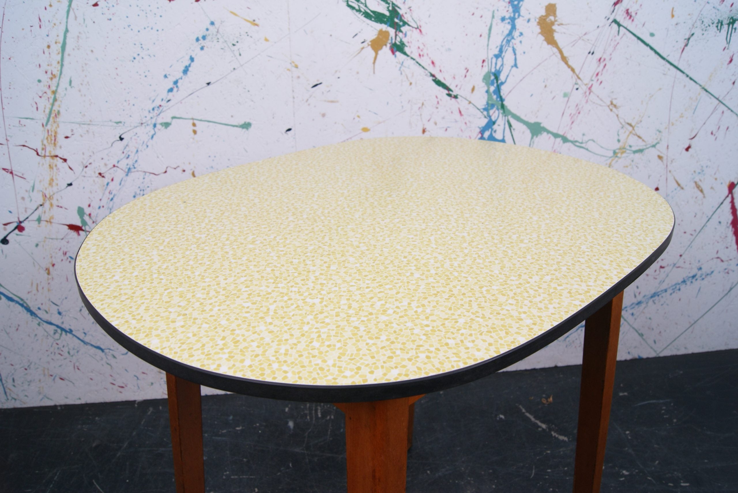 oval-yellow-formica-table-2