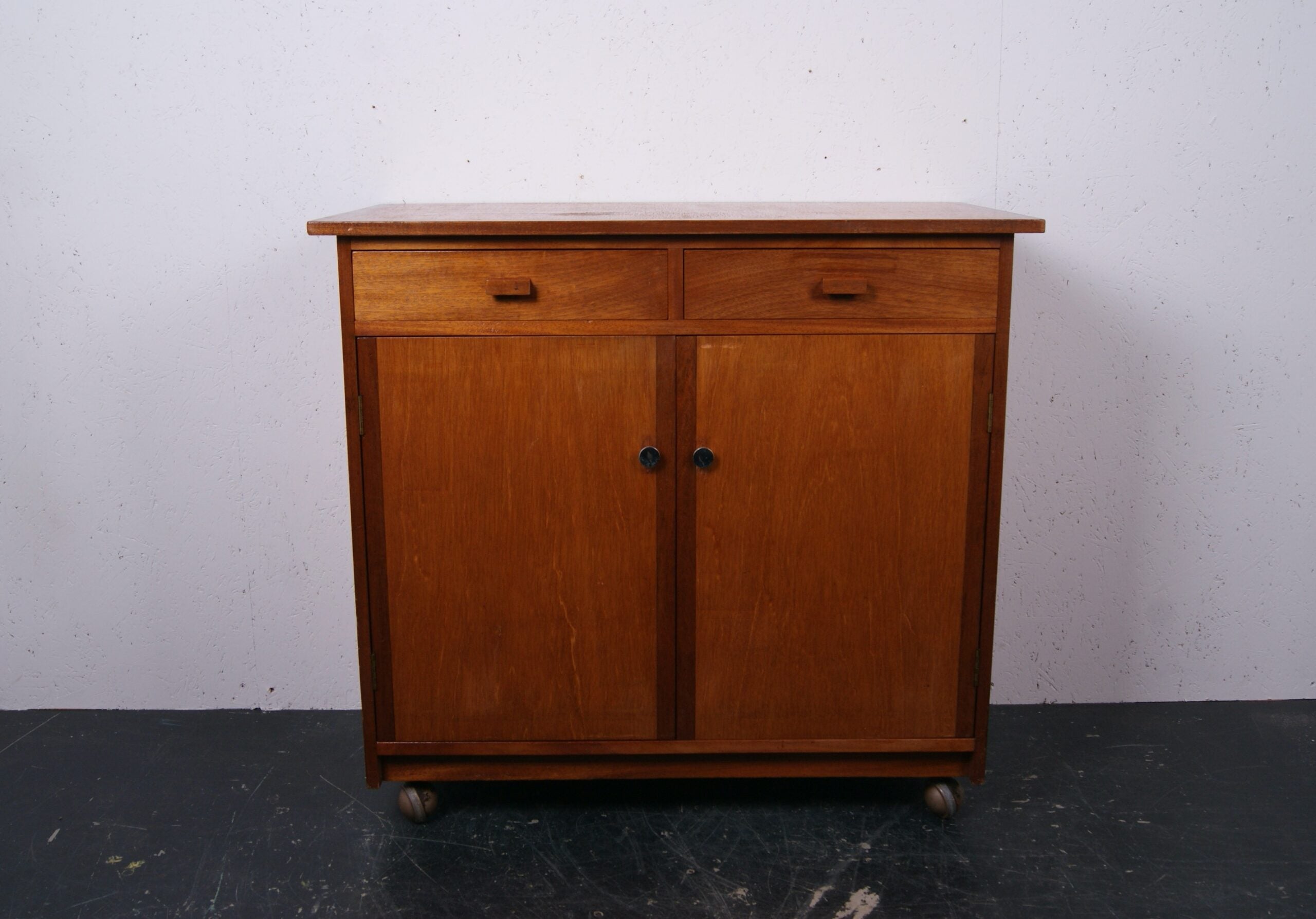 oxford-uni-cupboard-1