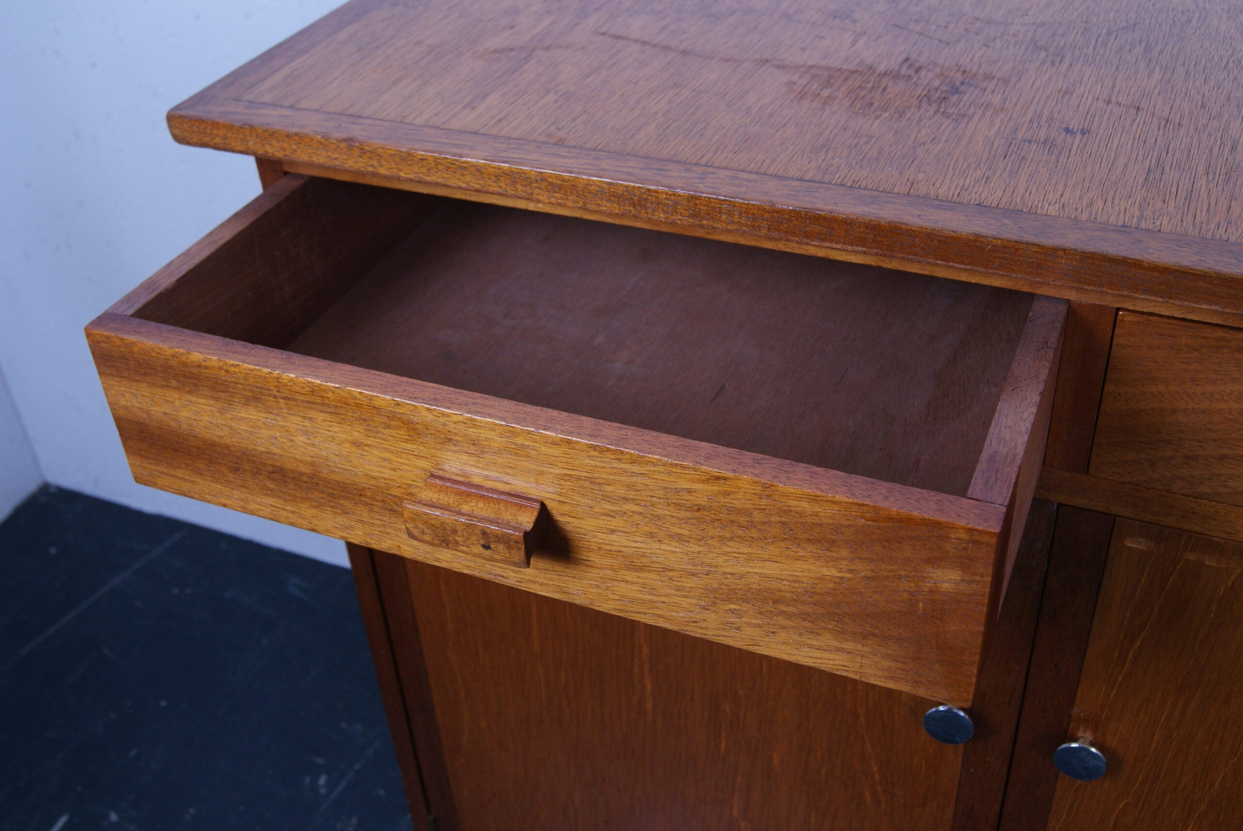 oxford-uni-cupboard-3