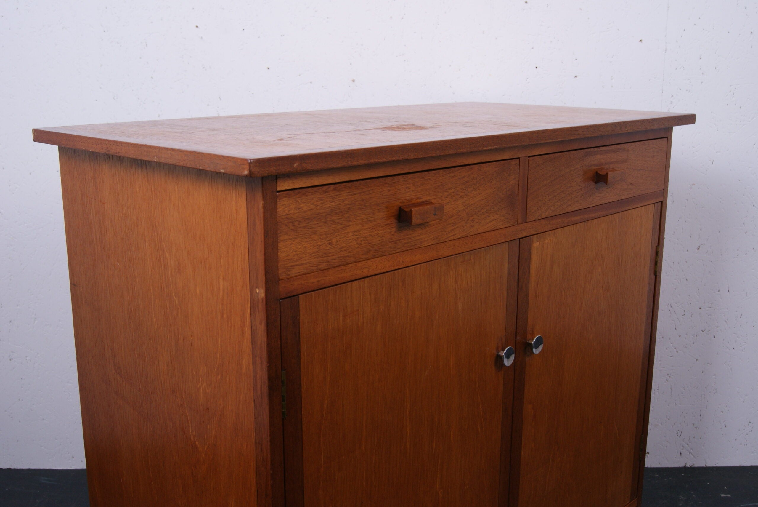 oxford-uni-cupboard-4