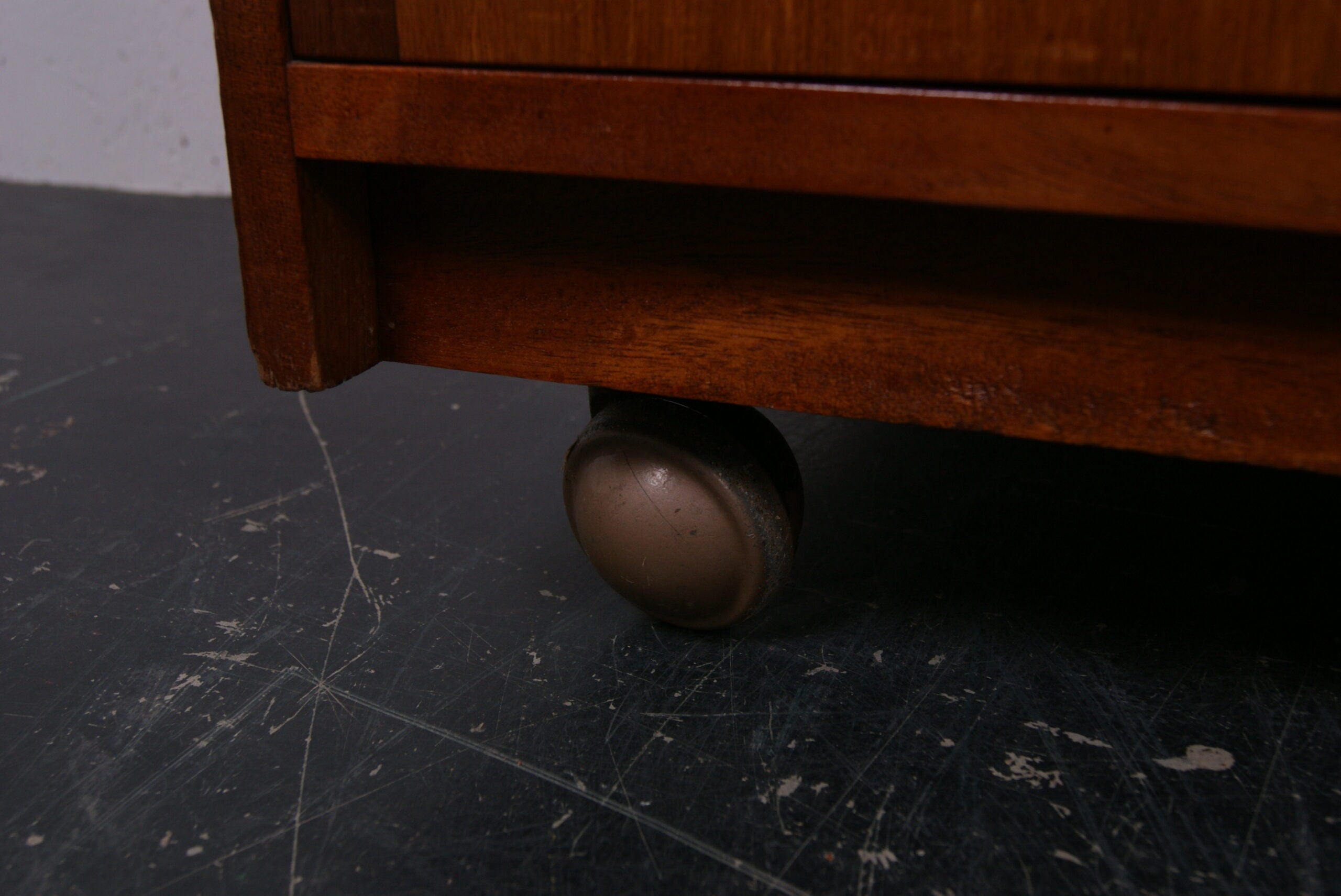 oxford-uni-cupboard-8