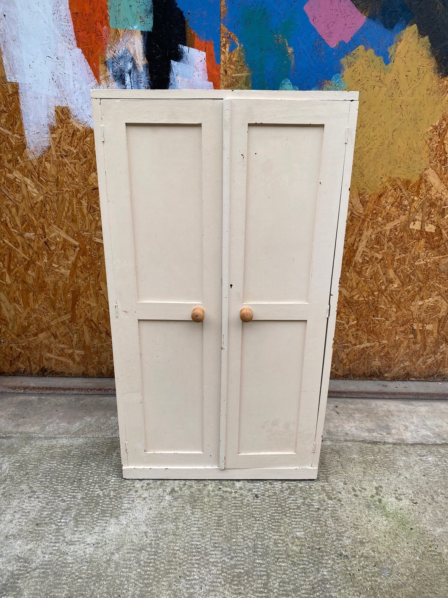 painted-wooden-cupboard-1