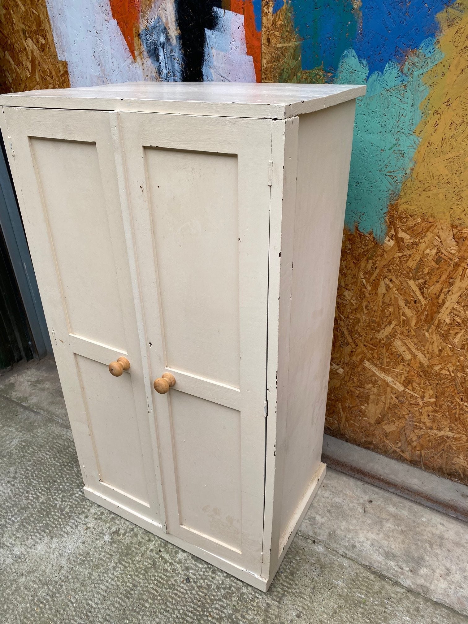 painted-wooden-cupboard-2