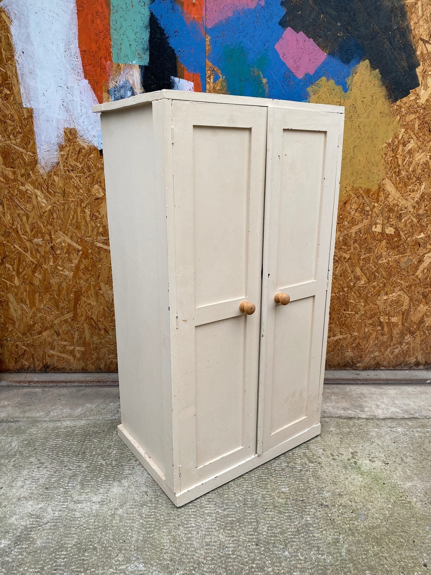painted-wooden-cupboard-5