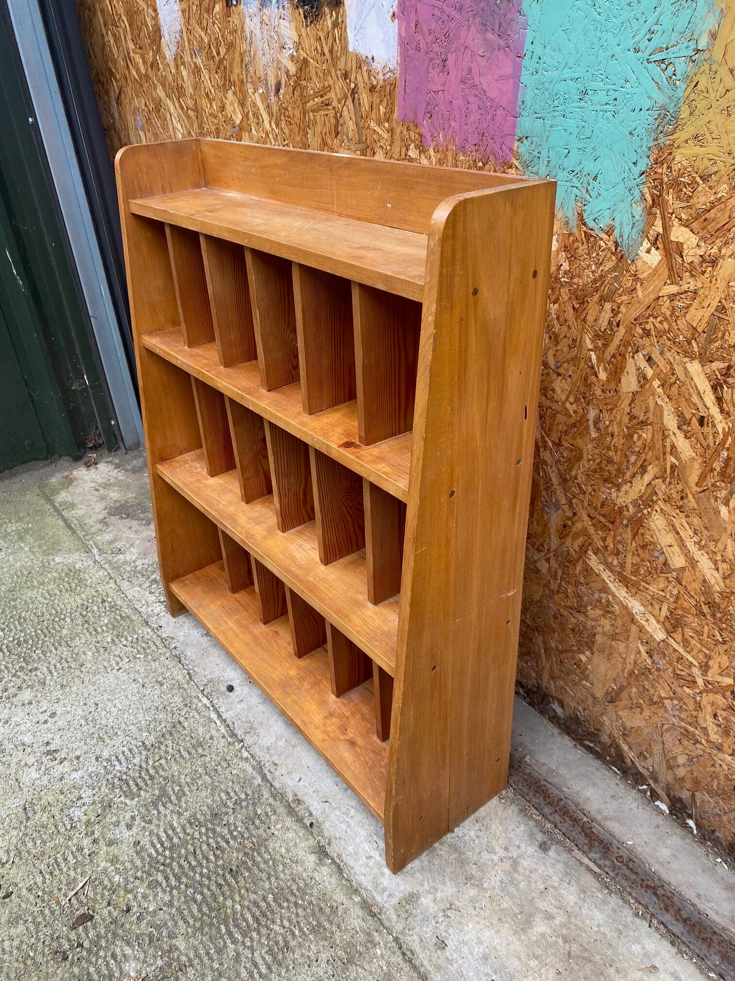 partitioned-shelving-unit-2