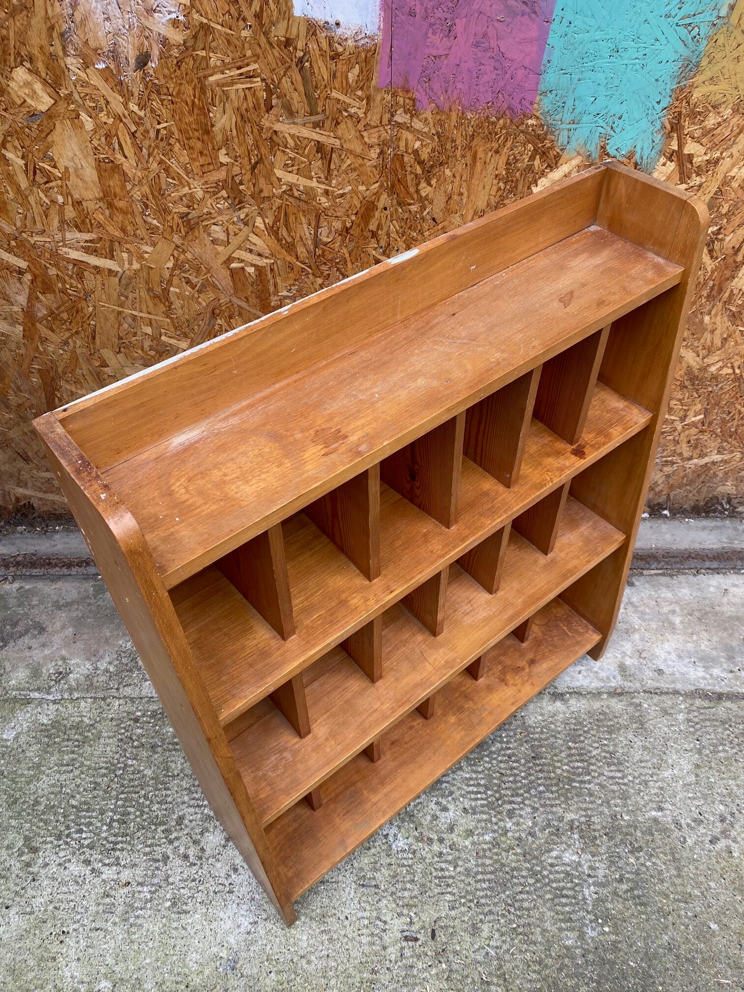 partitioned-shelving-unit-4