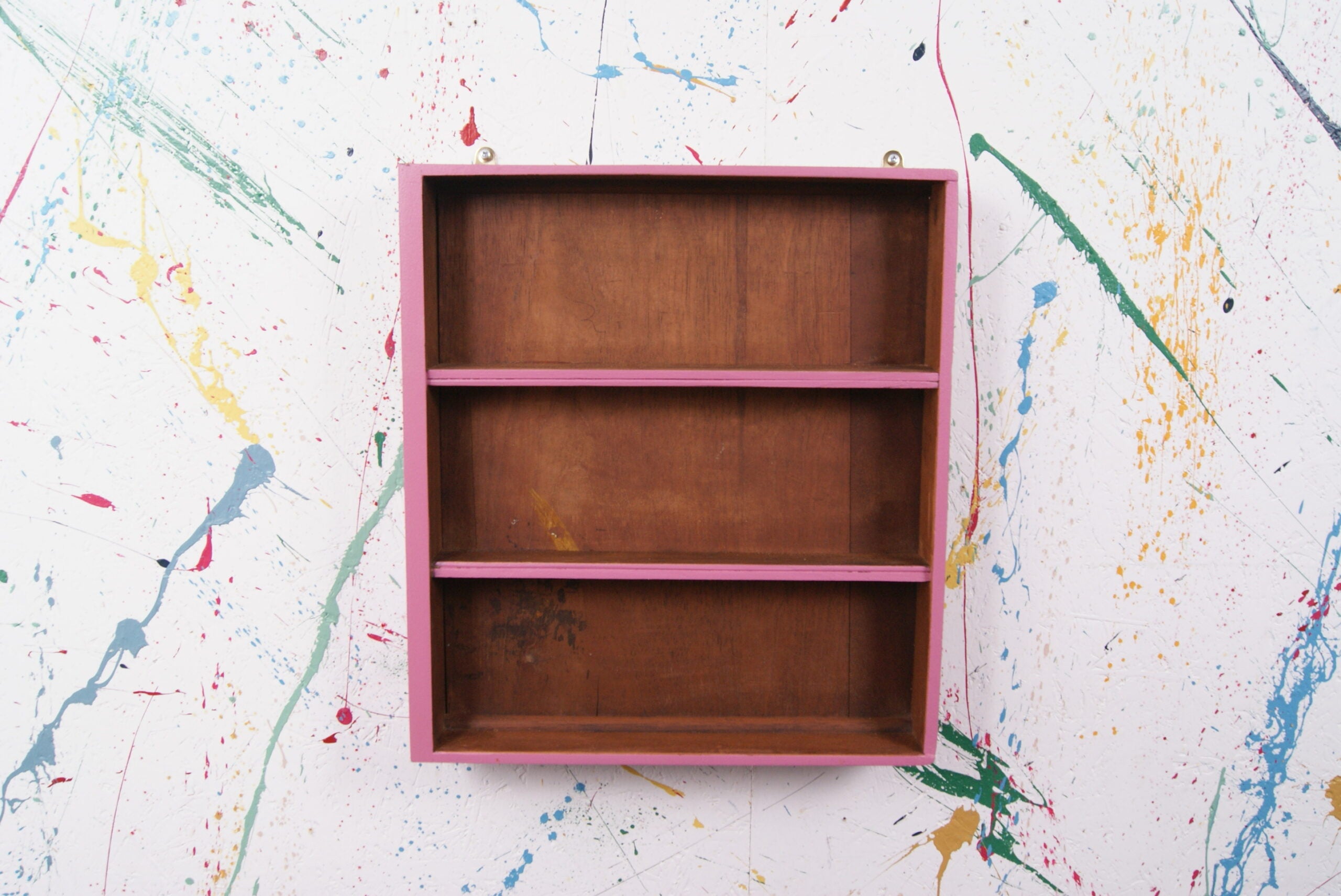 pink-display-shelf-1