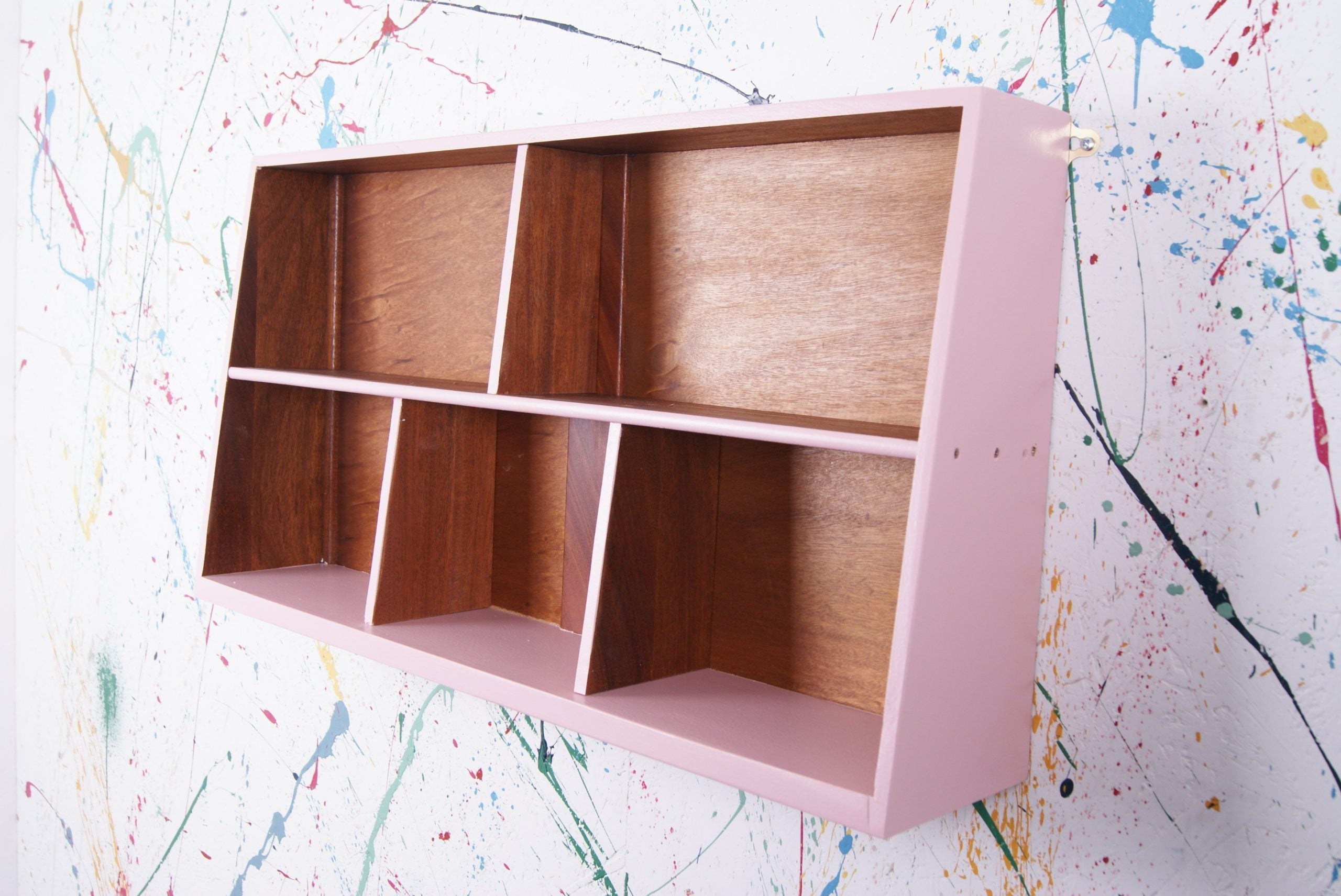 pink-display-shelf-1