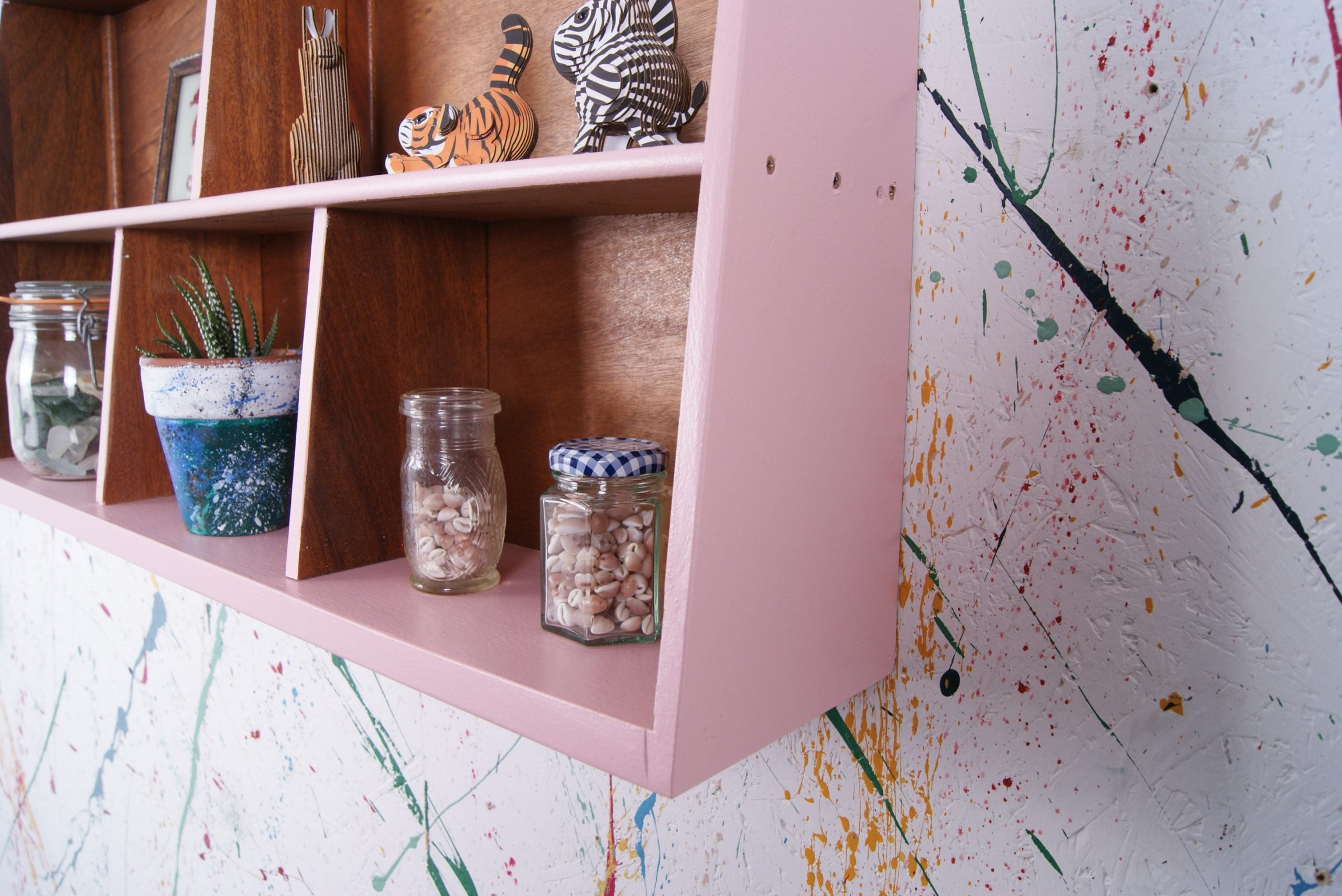 pink-display-shelf-2