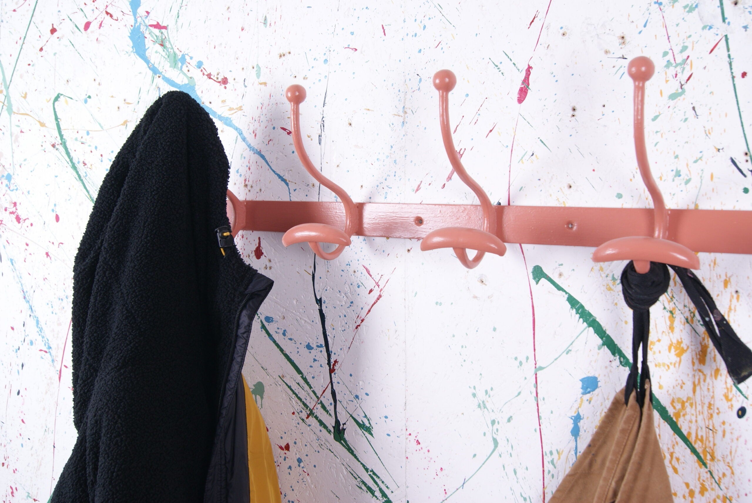 red-earth-metal-hooks-2