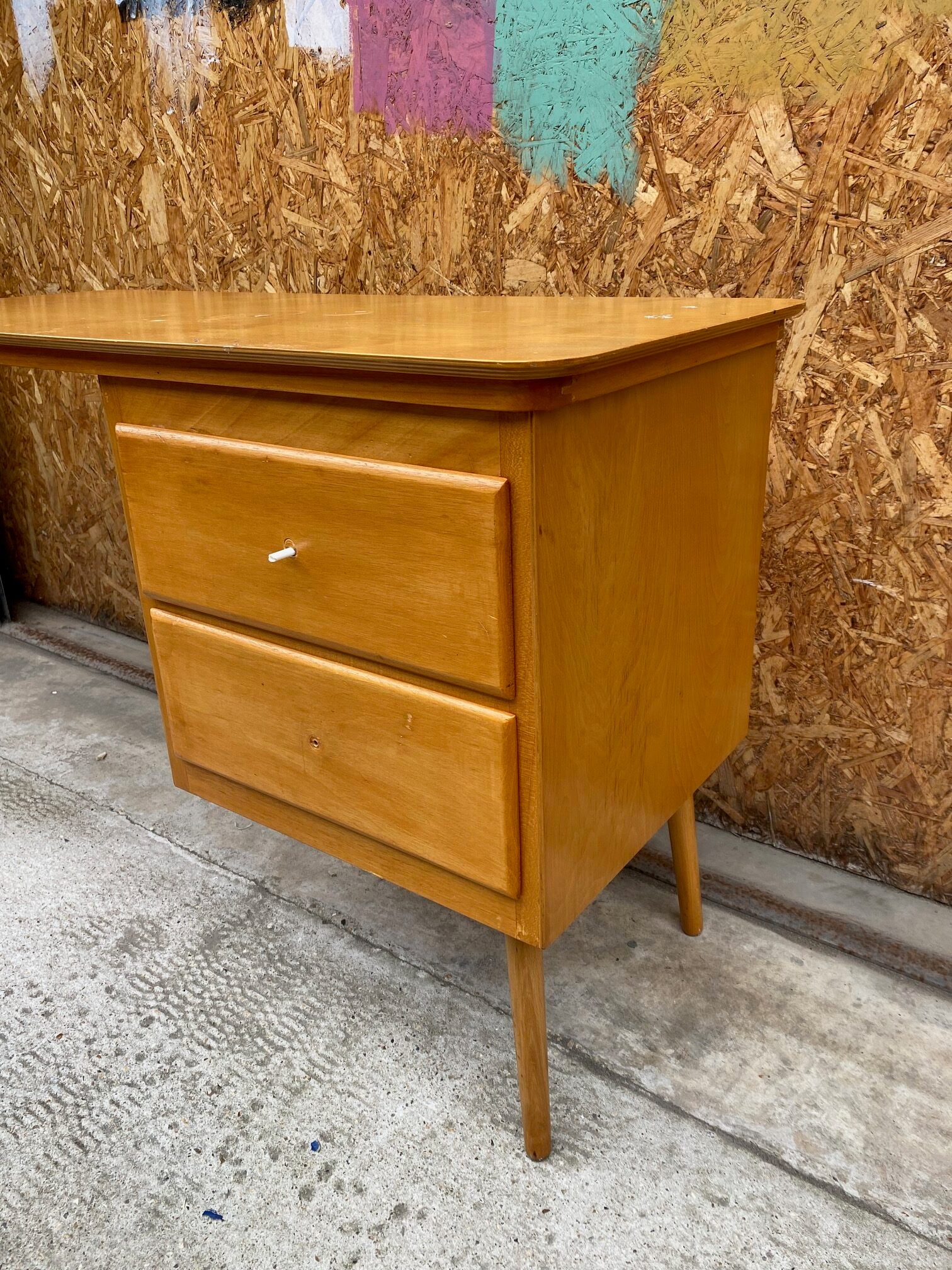 retro-wooden-desk-2