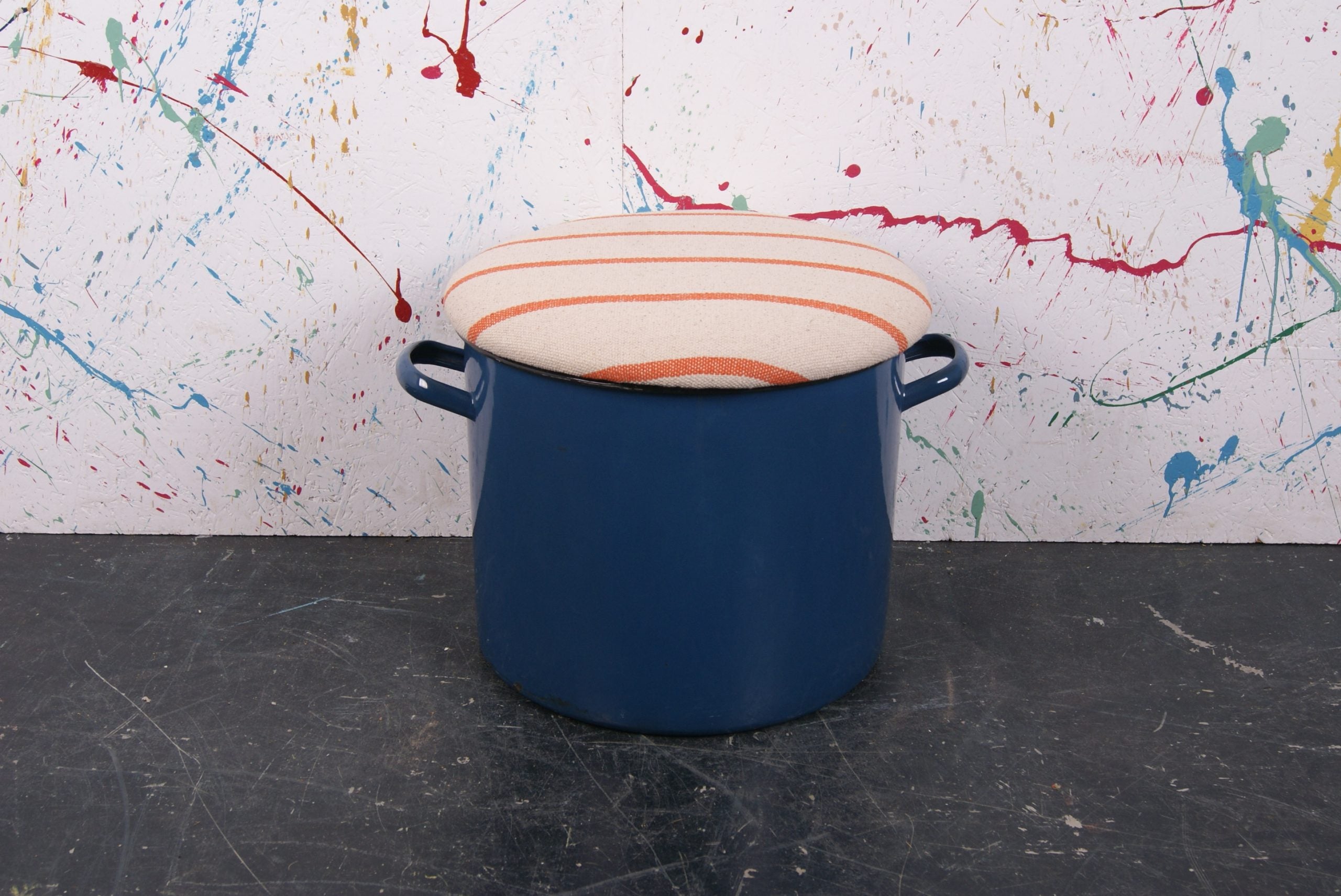 round-blue-maggie-1