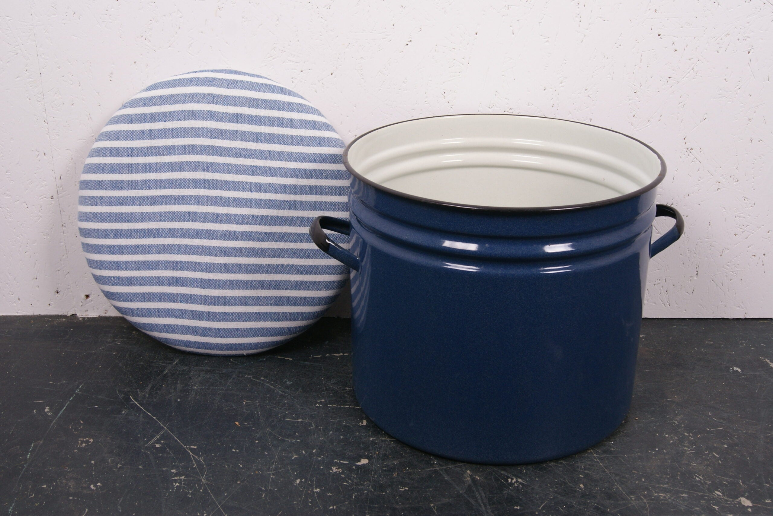round-blue-maggie-with-blue-stripe-2