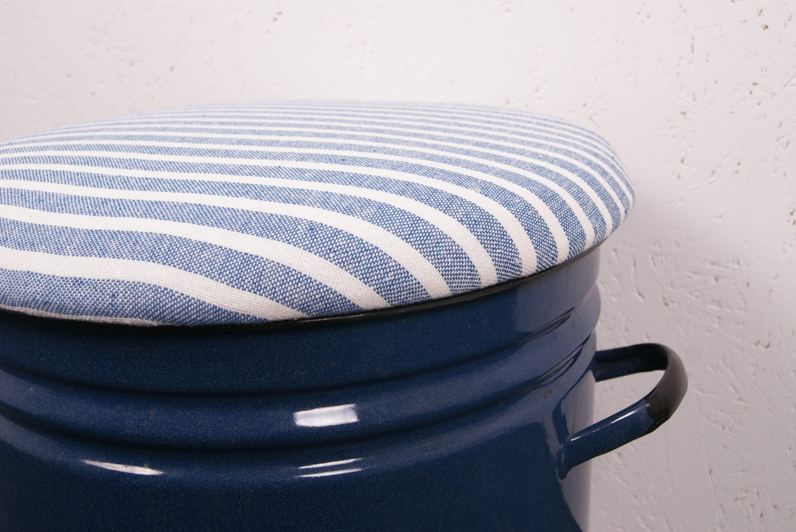 round-blue-maggie-with-blue-stripe-3