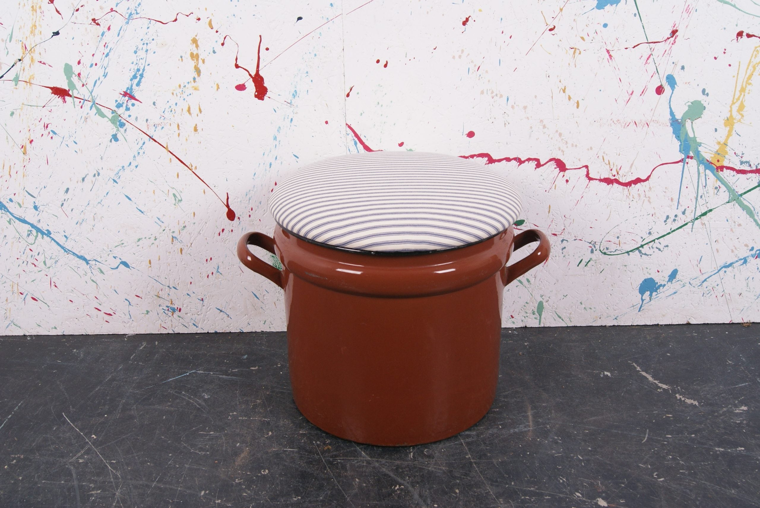round-brown-maggie-1
