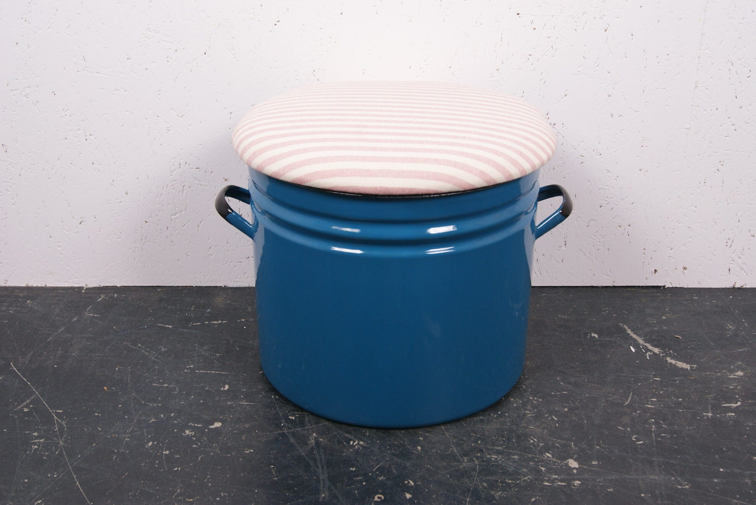 round-turquoise-maggie-pink-stripe-4