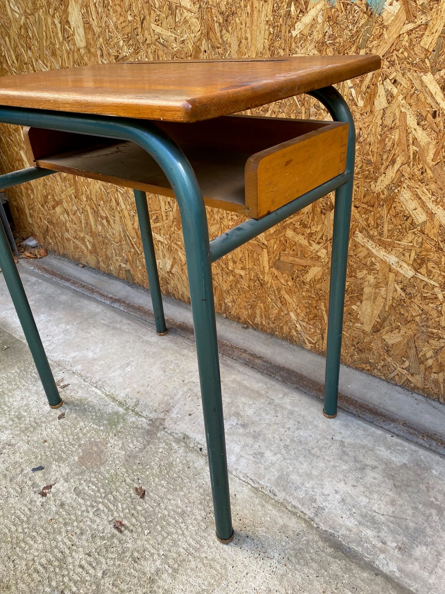 sigle-tubular-desk-4