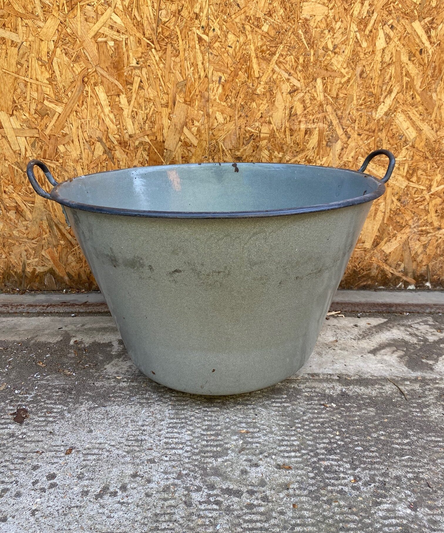 silver-enamel-tub-1