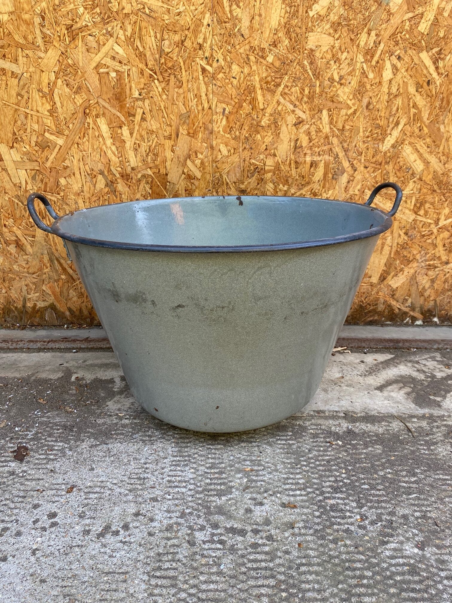 silver-enamel-tub-1
