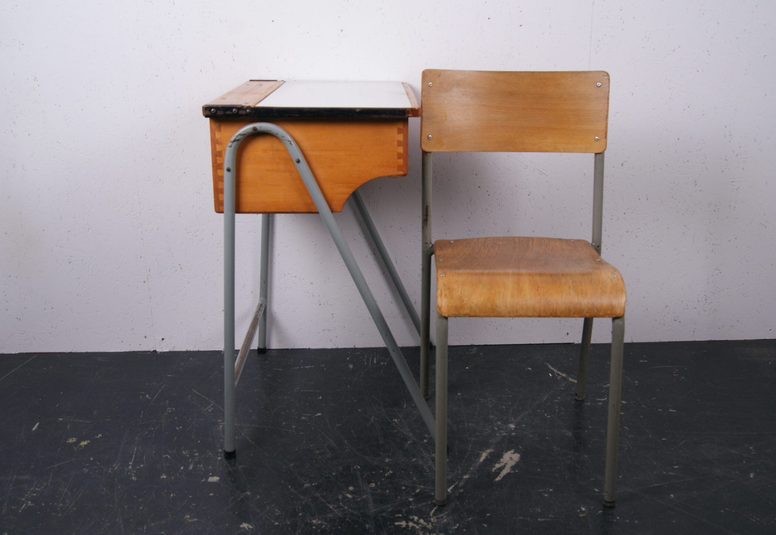 single-desk-chair-set-4