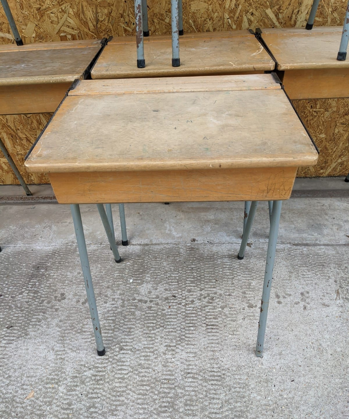 single-metal-desk-3