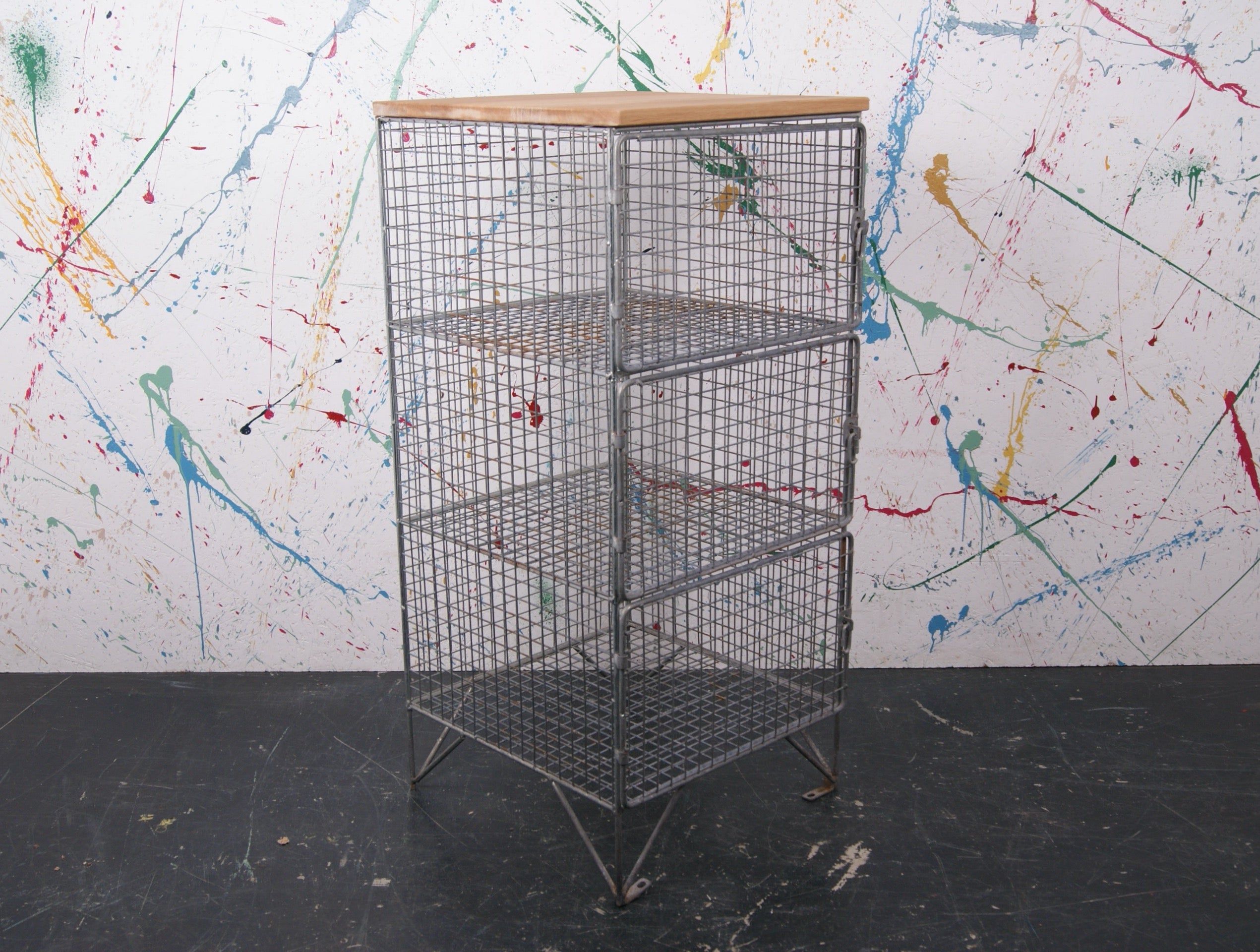 single-metal-locker-wooden-top-4