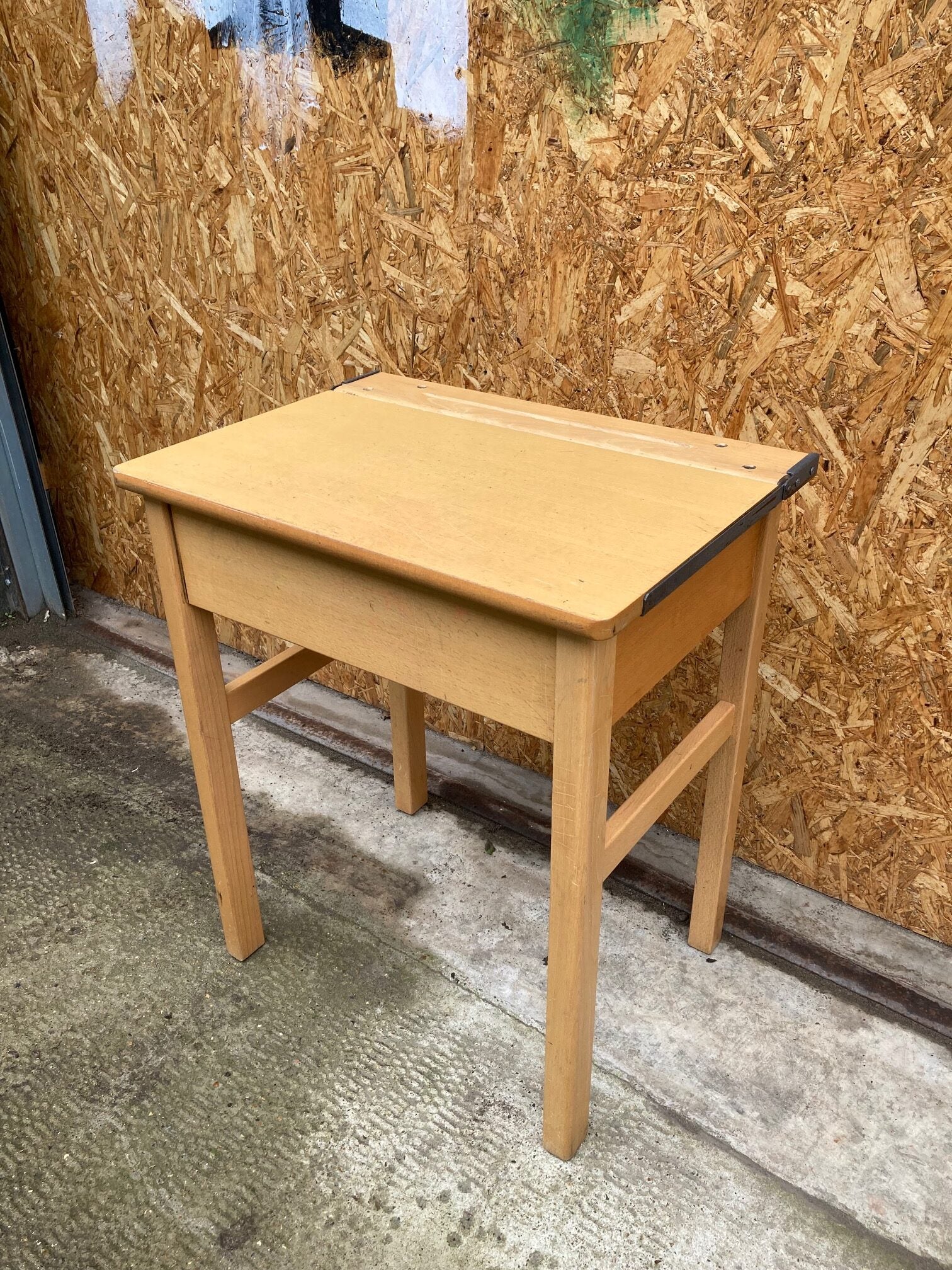 single-school-desk-2