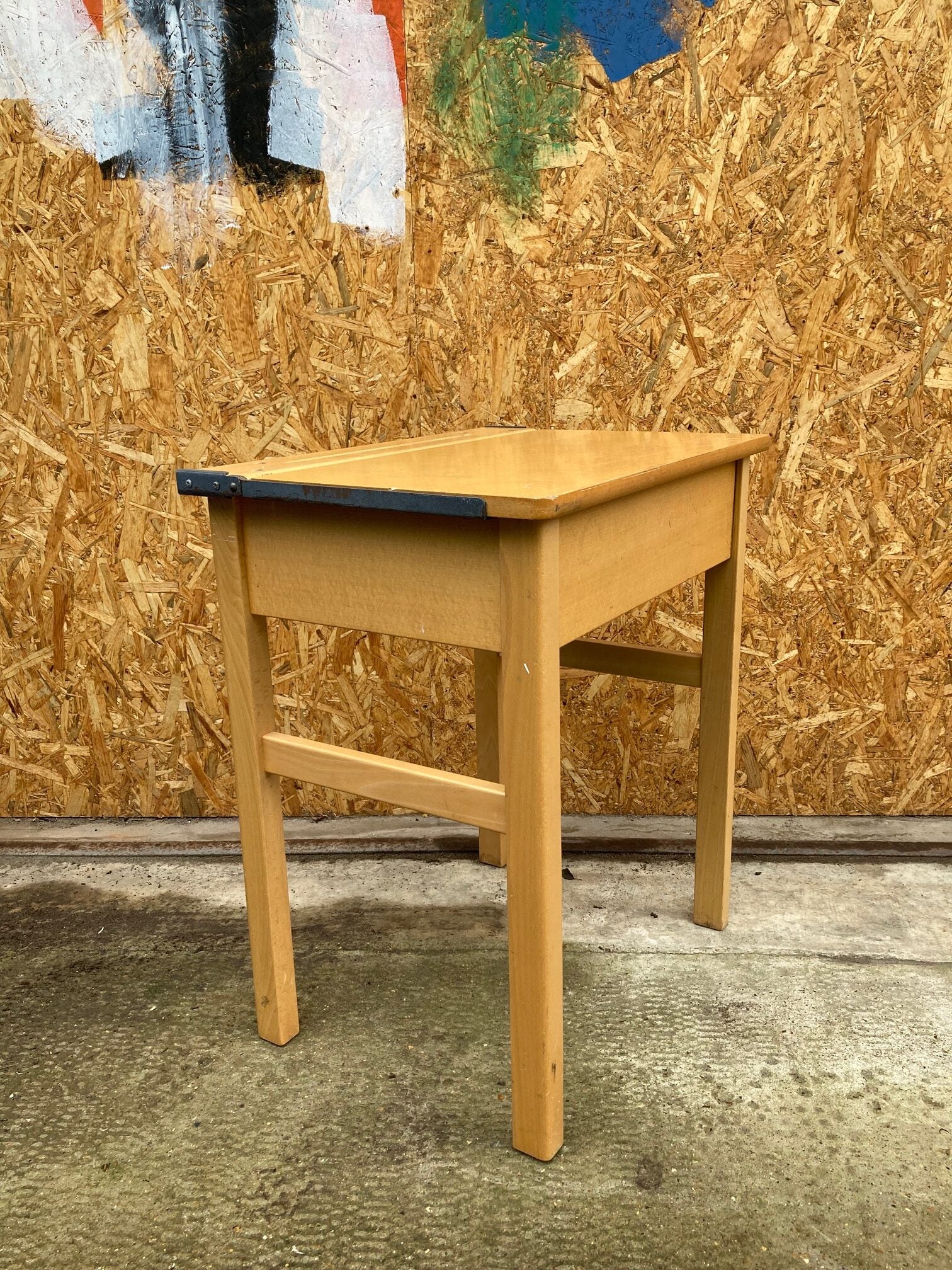 single-school-desk-5