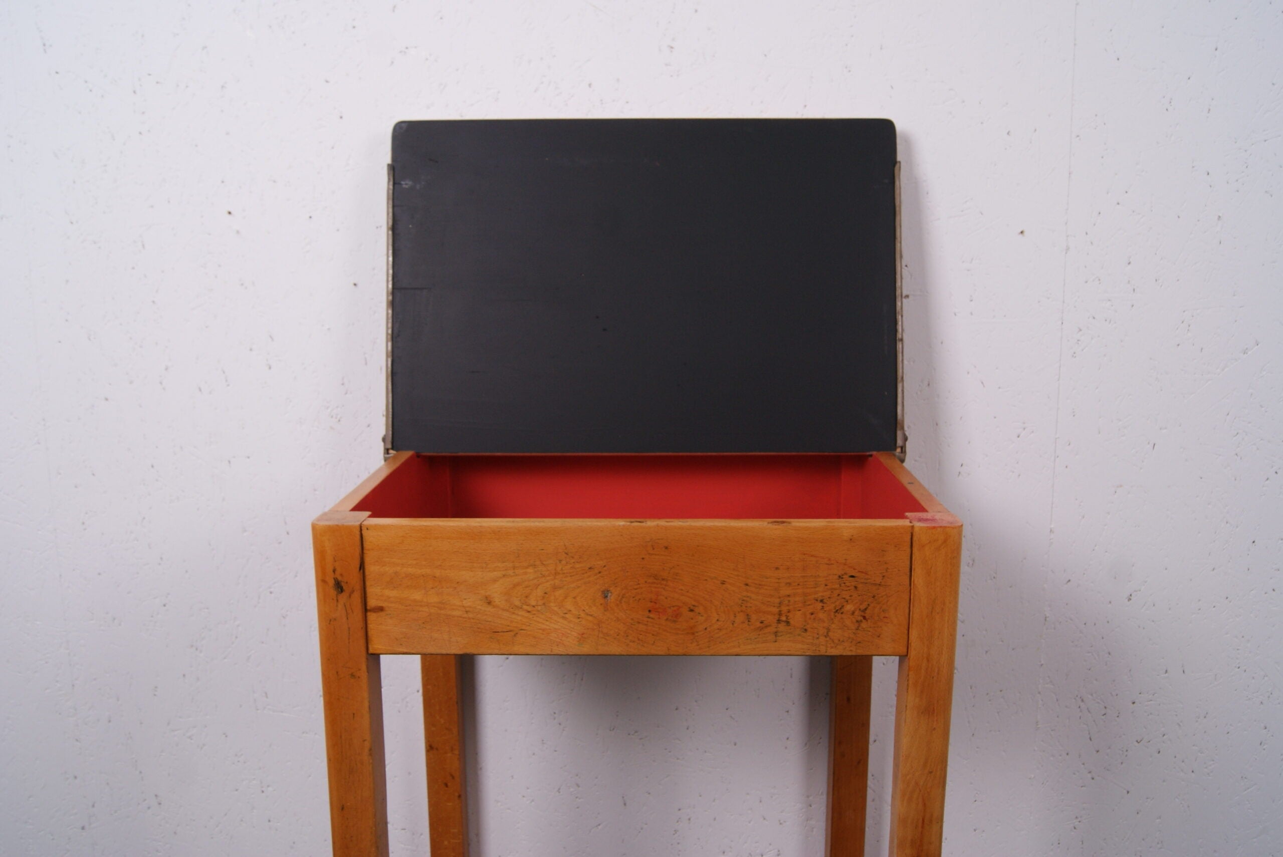 single-school-desk-red-4