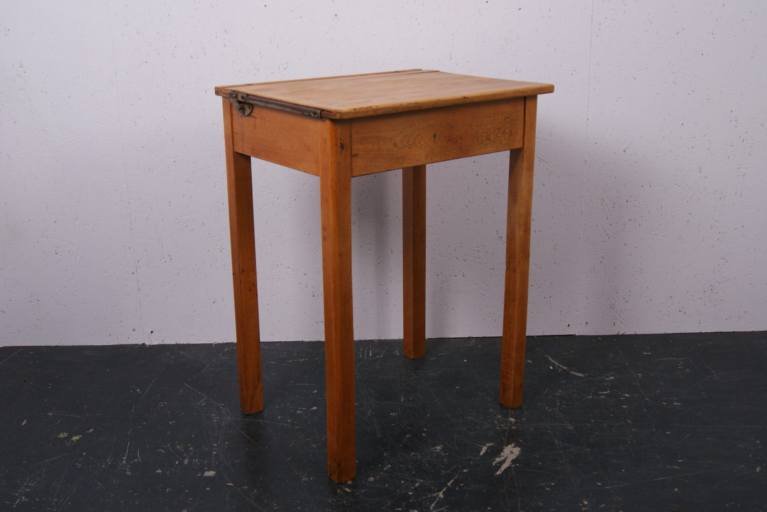 single-school-desk-red-6