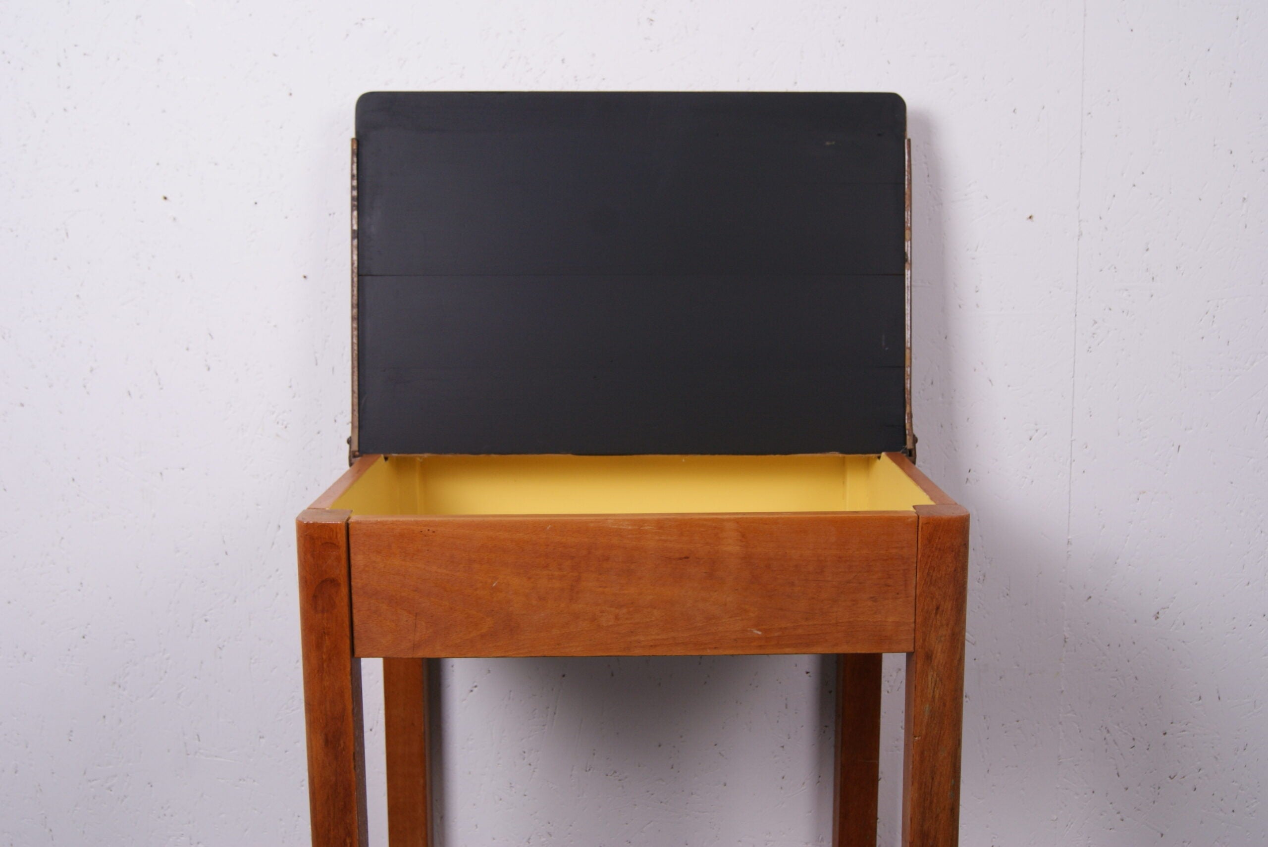 single-school-desk-yellow-1