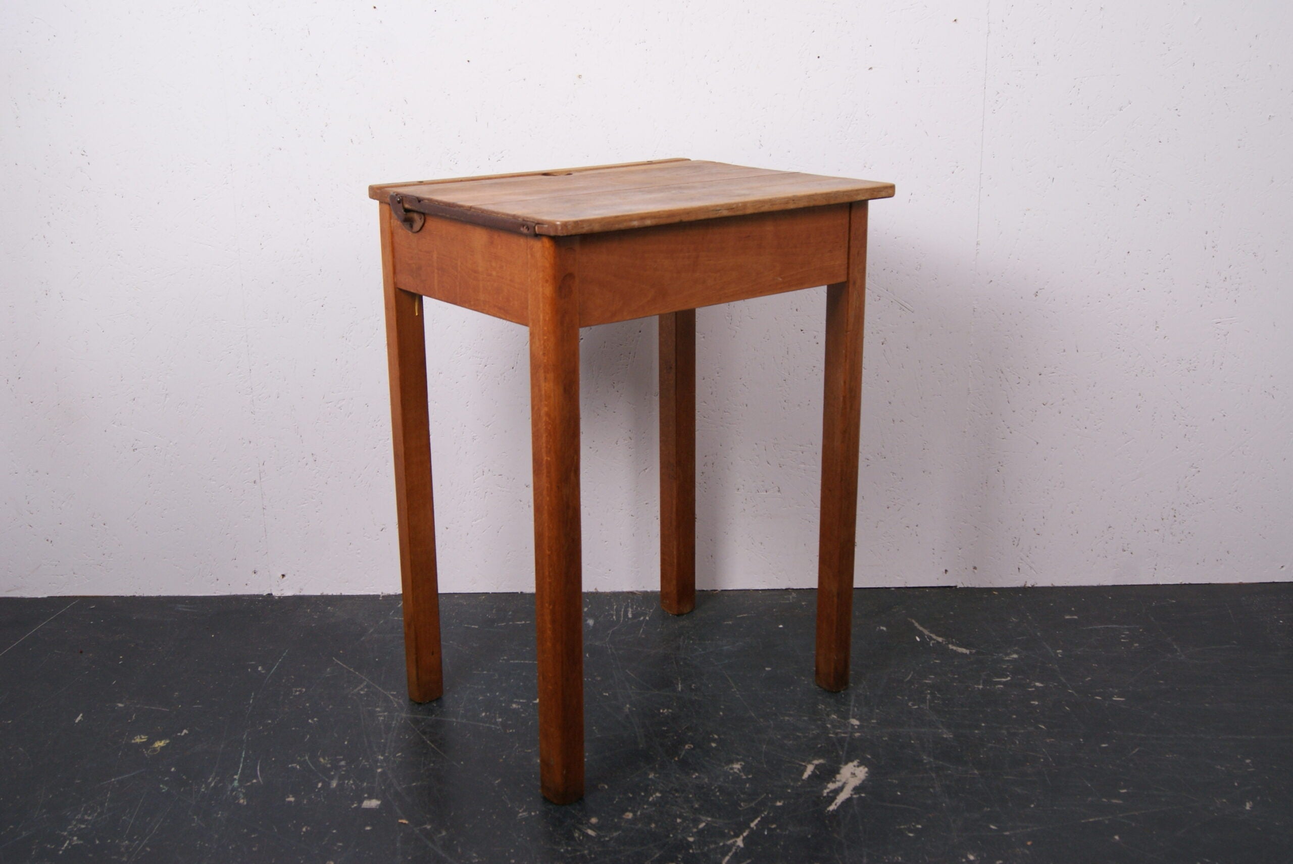 single-school-desk-yellow-3
