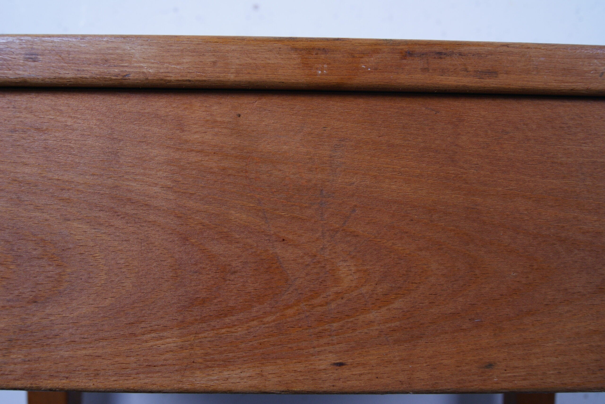 single-school-desk-yellow-7