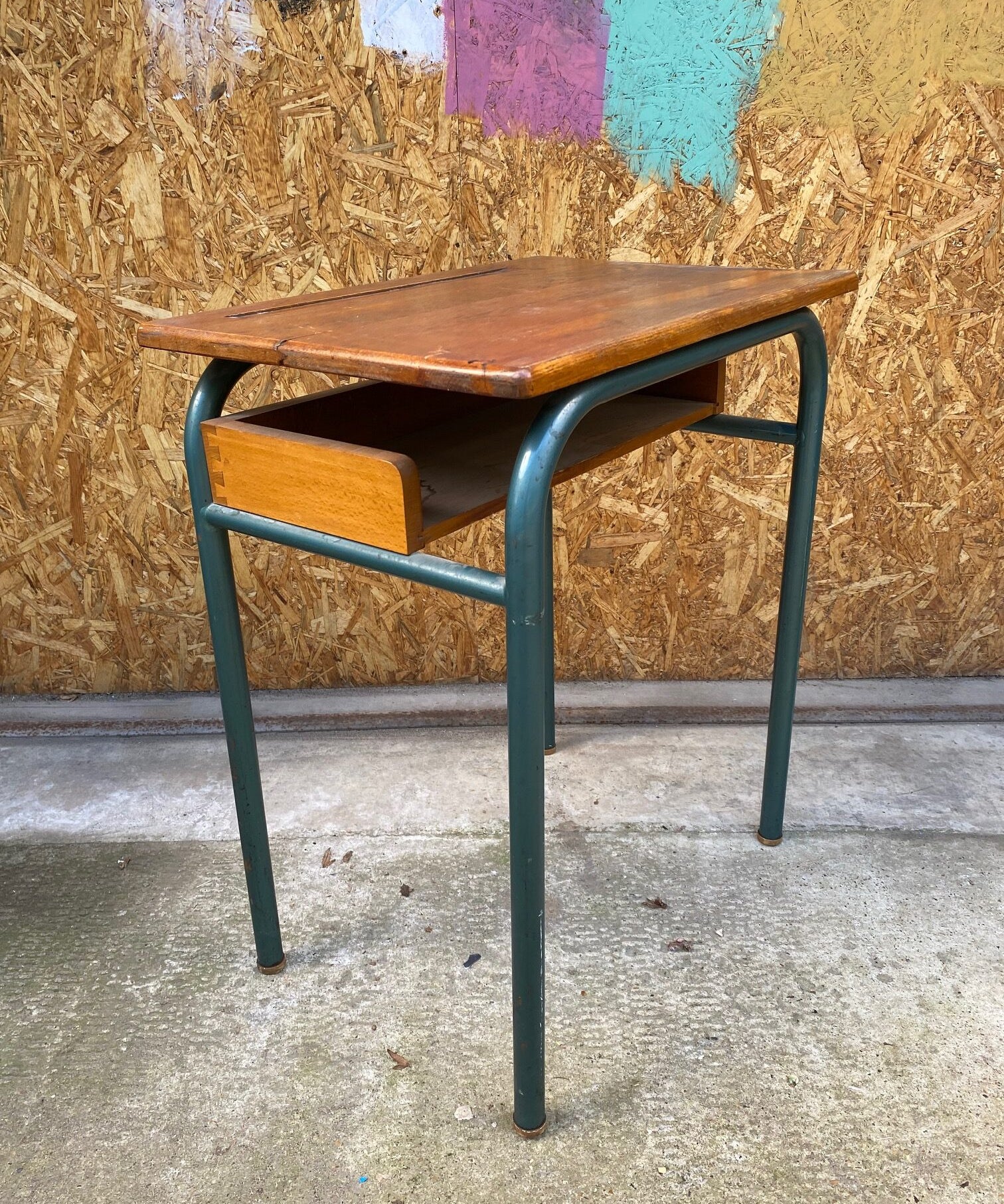 single-tubular-desk-3