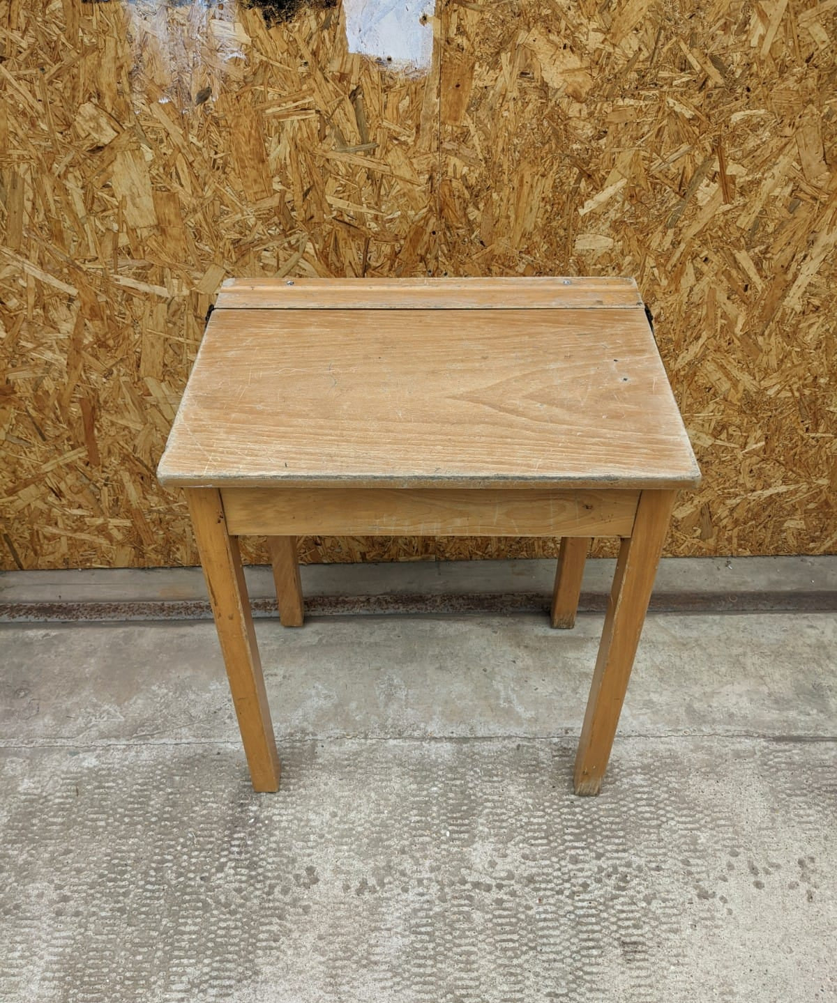 single-wooden-desk-2
