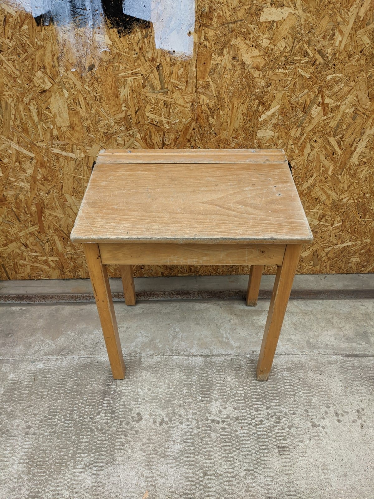 single-wooden-desk-2