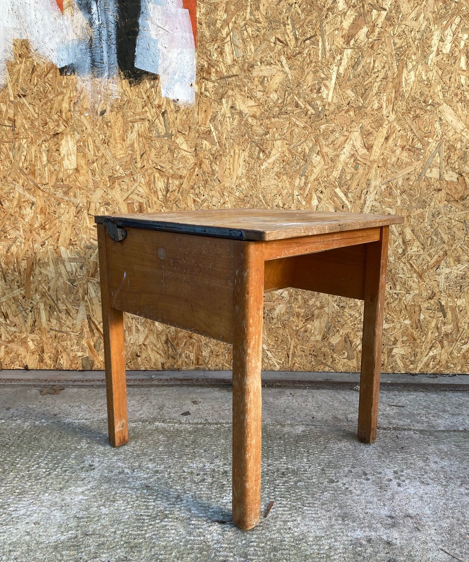 single-wooden-desk-4