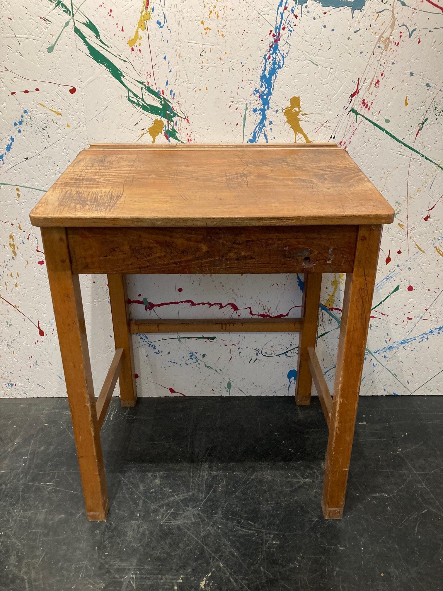 single-wooden-desk