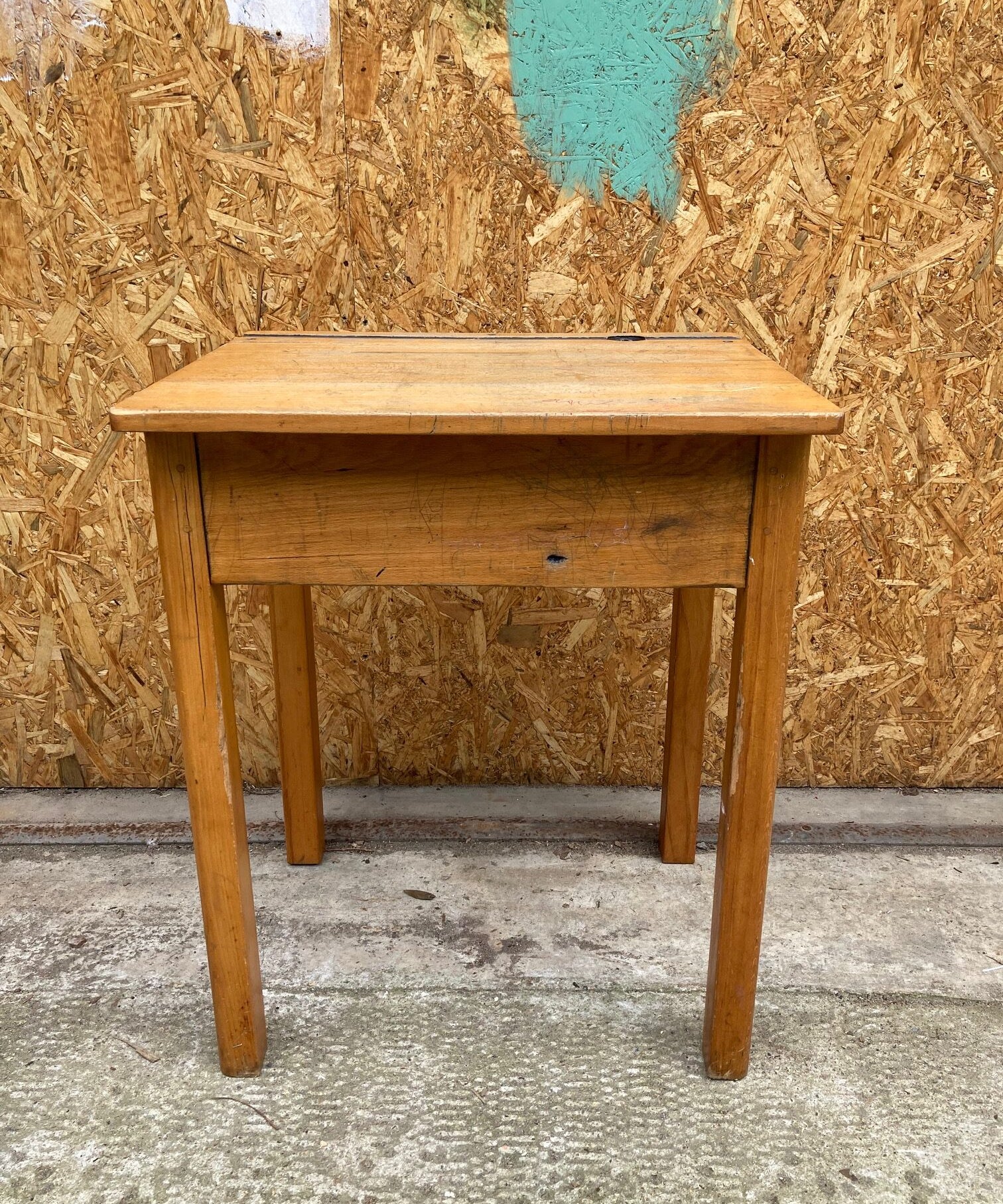 single-wooden-school-desk-1