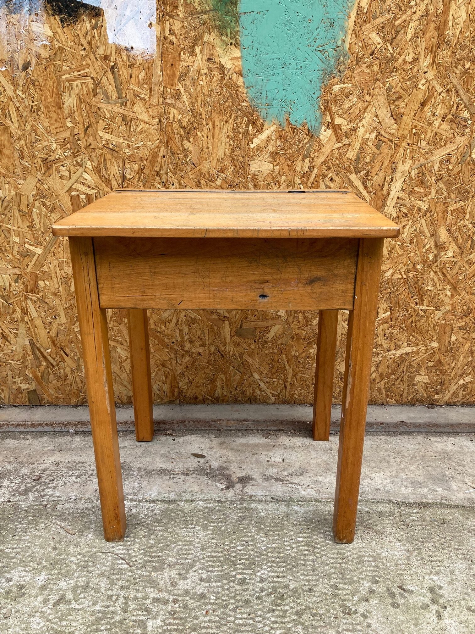 single-wooden-school-desk-1